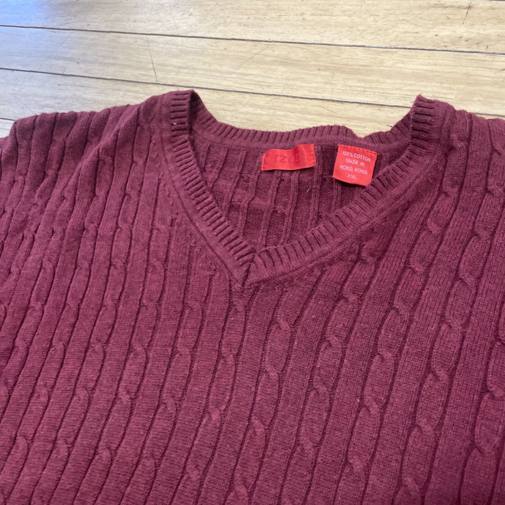 Izod VINTAGE Izod Sweater Men 2XL Cable-Knit V-Neck Maroon Red 80s 90s Old Money Pullover Womens Mens Boys Girls? Size US XXL / EU 58 / 5 - 4 Thumbnail