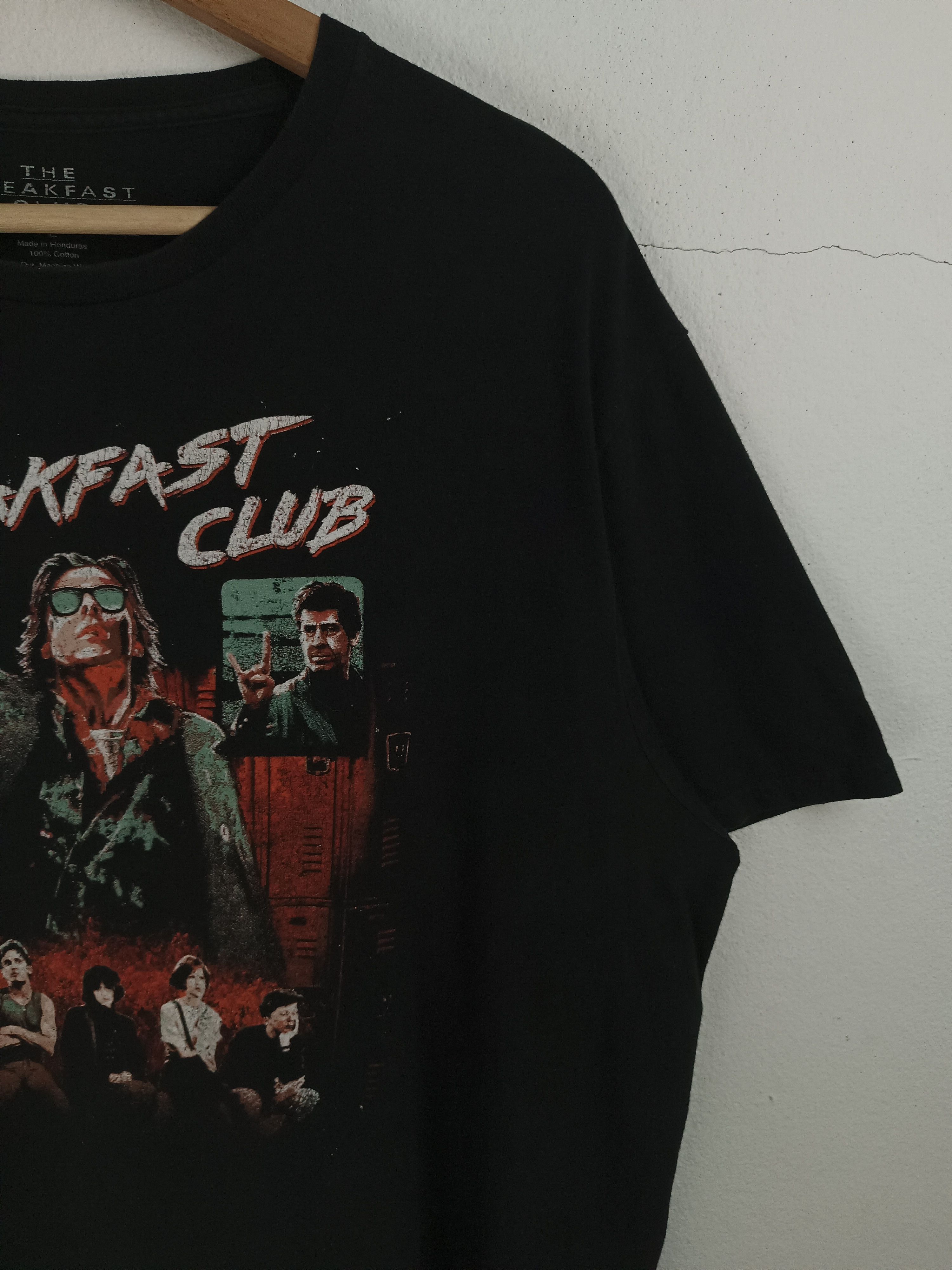 Other VINTAGE FADED THE BREAKFAST CLUB MOVIE TEE classic rom com Size US L / EU 52-54 / 3 - 6 Thumbnail