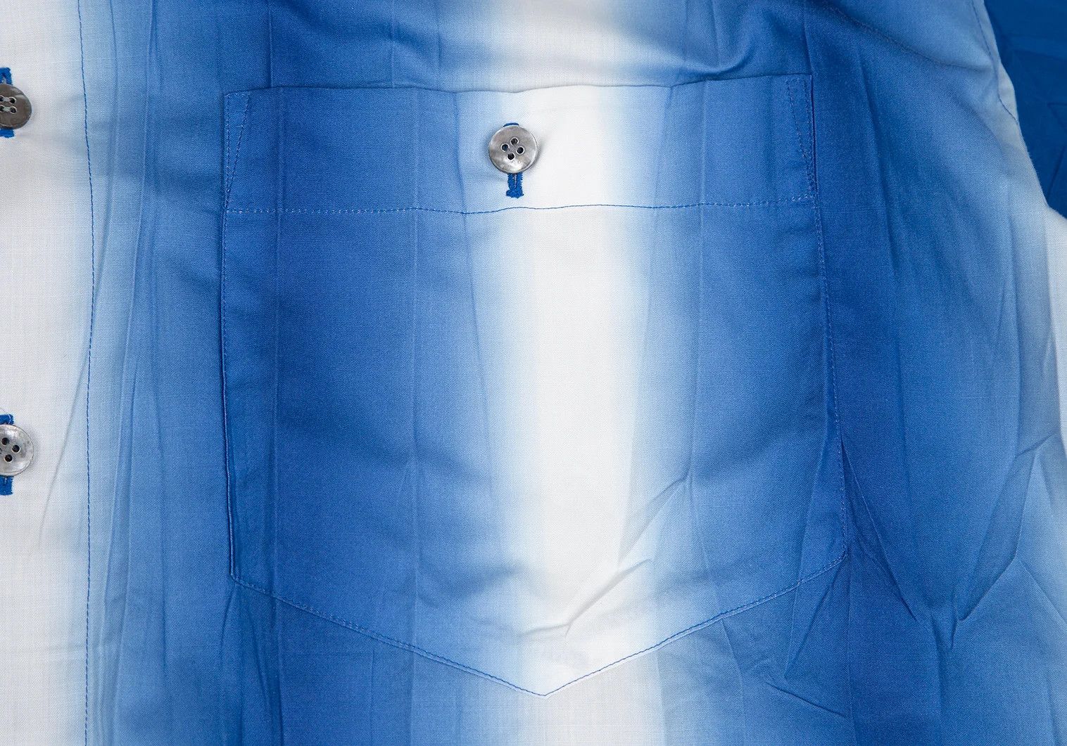 Issey Miyake Gradient Print Pleats Shirt in Blue-White Size US S / EU 44-46 / 1 - 6 Thumbnail
