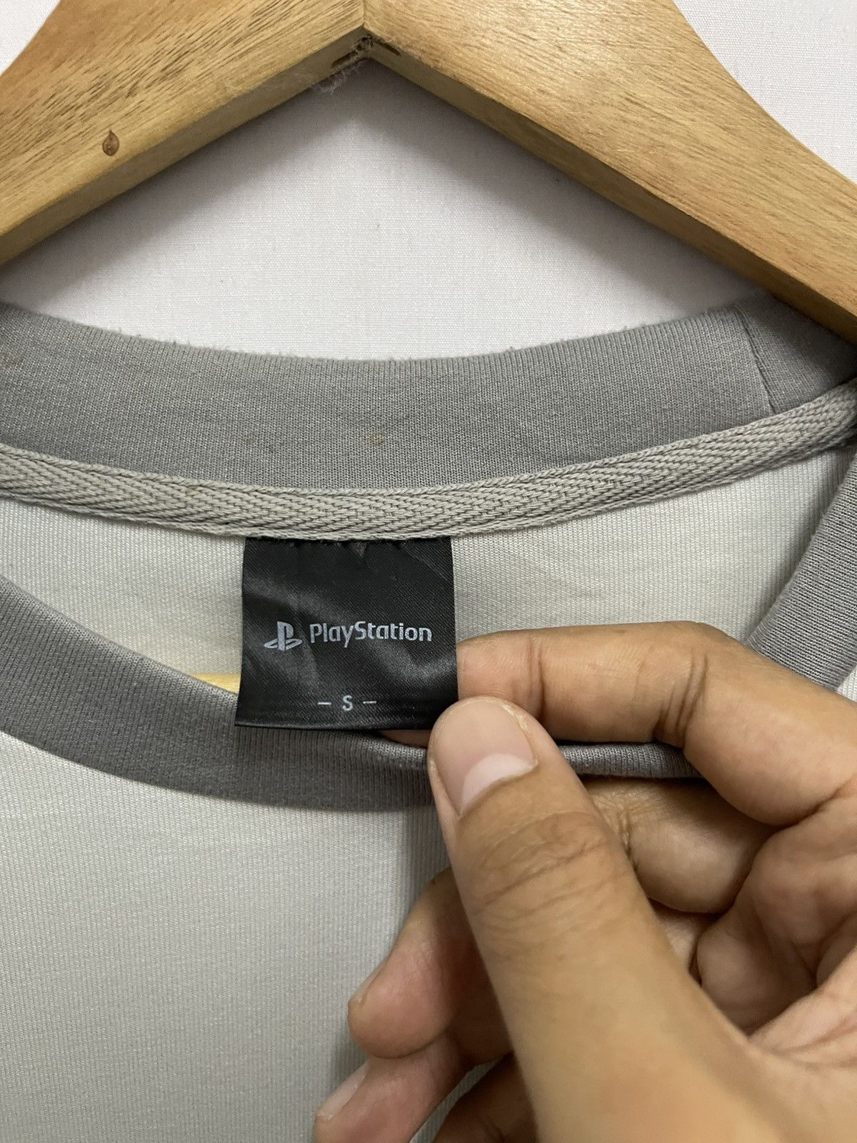 GU × Playstation Playstation Console Button Sweatshirt Grey White Size US S / EU 44-46 / 1 - 3 Thumbnail