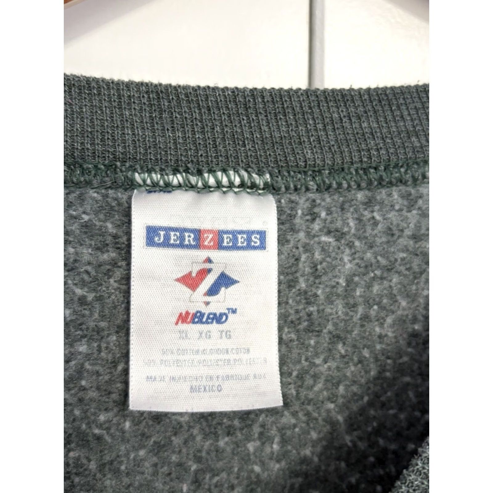 Jerzees VINTAGE Jerzees Sweatshirt Green Owl Embroidered XL Unisex Adults Crew Neck Long Sleeve Rhinestone 90s Bohemian Animals Activewear Pullover Shirt Size XL / US 12-14 / IT 48-50 - 6 Thumbnail