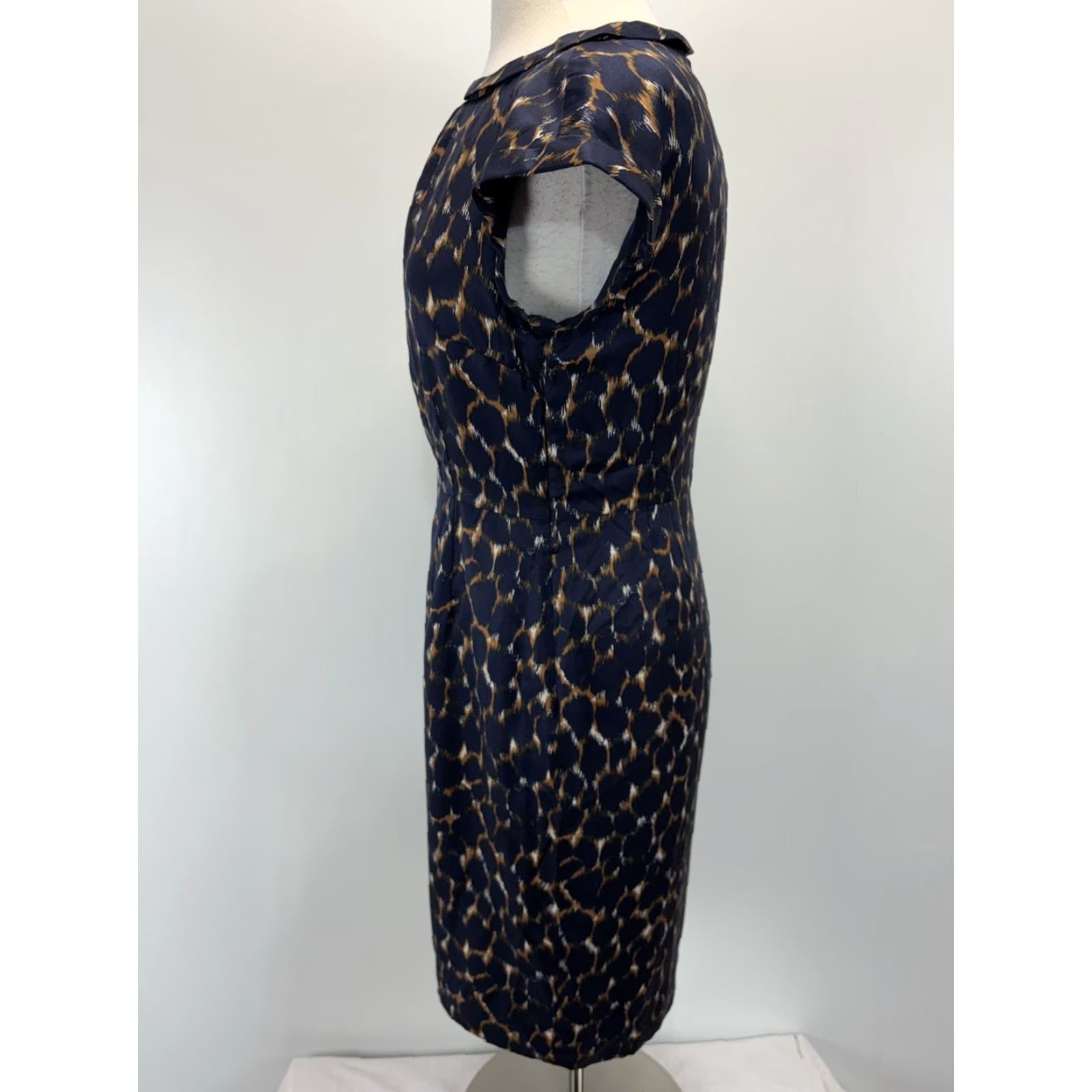 Boden VINTAGE Boden Women’s Silk Blend Pencil Dress Sz 6 Knee Length Navy Animal Print Cap Sleeve Party Cocktail Business Size M / US 6-8 / IT 42-44 - 2 Thumbnail