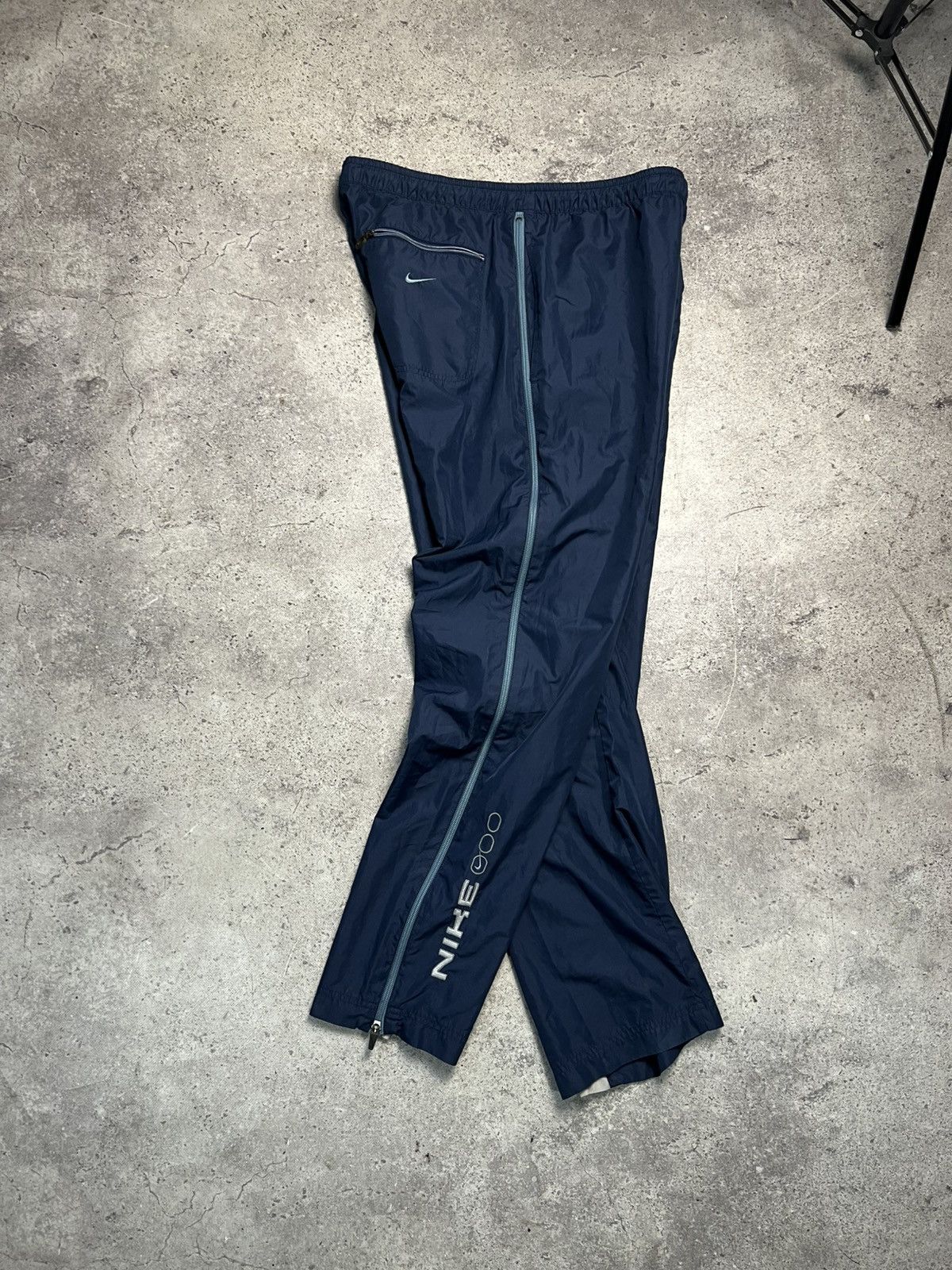 Nike Vintage Nike nylon pants in black with swoosh mens 00s Size US 32 / EU 48 - 1 Thumbnail