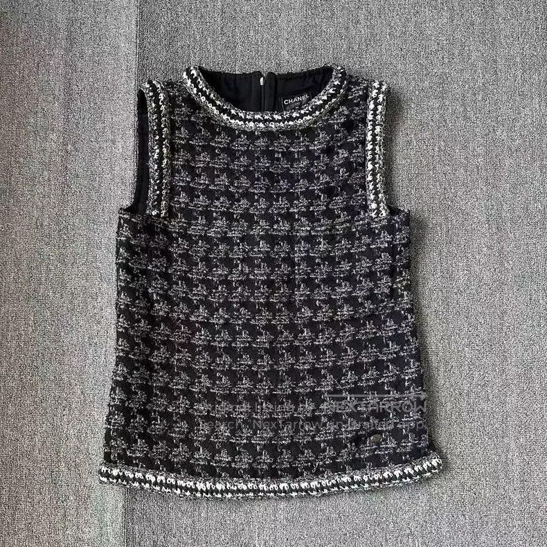 Chanel Chanel 17B sleeveless black braided tweed double pocket ve Size XS / US 0-2 / IT 36-38 - 1 Thumbnail