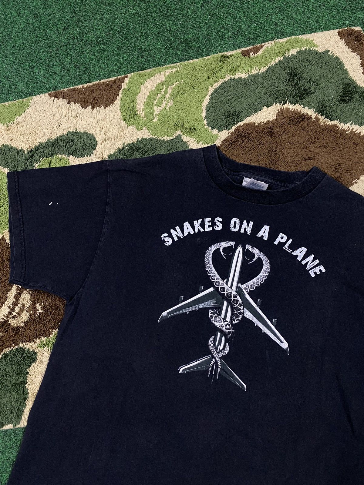 Vintage Vintage Snakes on a Plane Y2K Movie Promo Tee Shirt Large Size US L / EU 52-54 / 3 - 1 Thumbnail