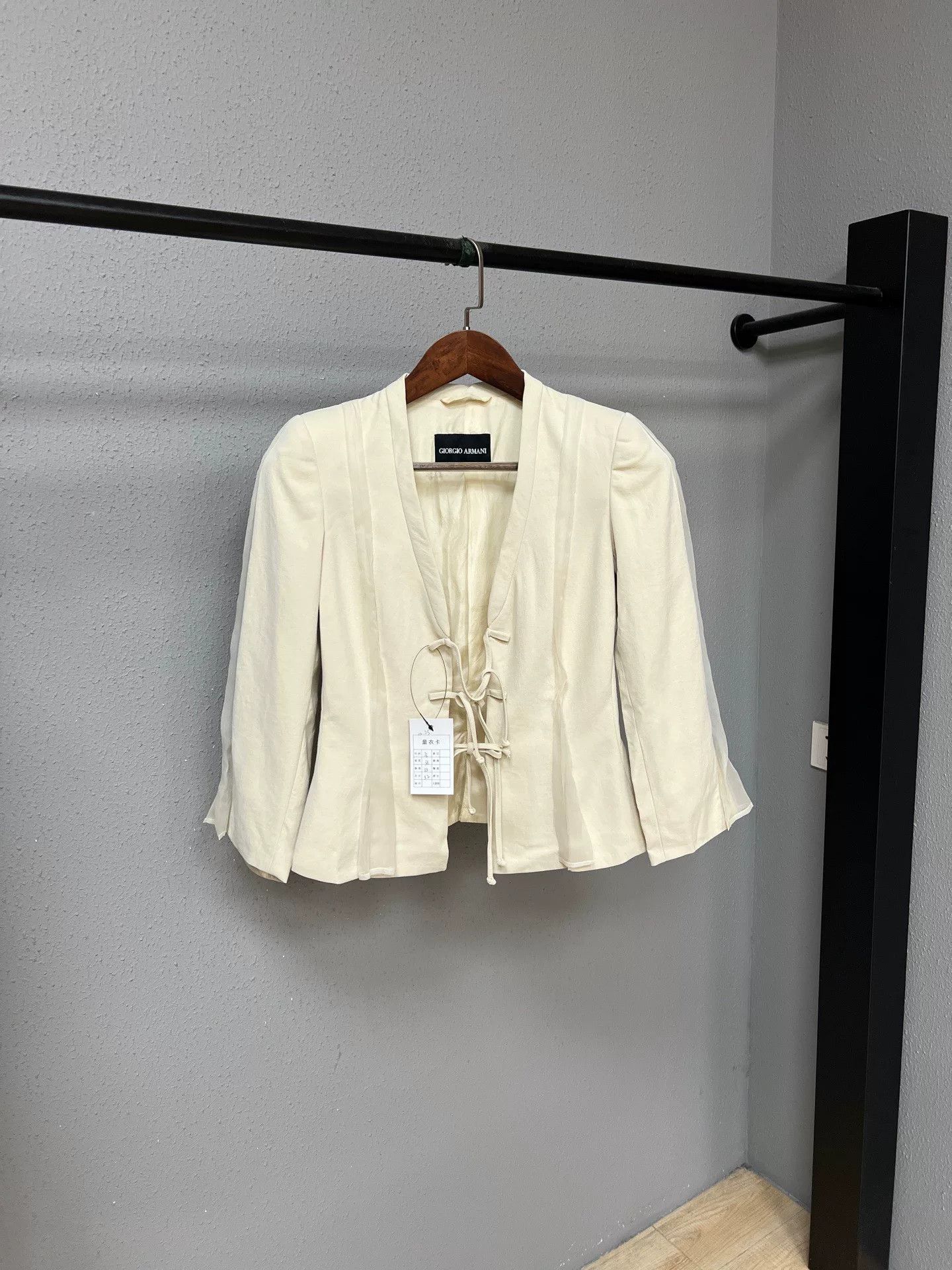 Giorgio Armani Giorgio Armani White Blazer Size 36 Size S / US 4 / IT 40 - 1 Thumbnail