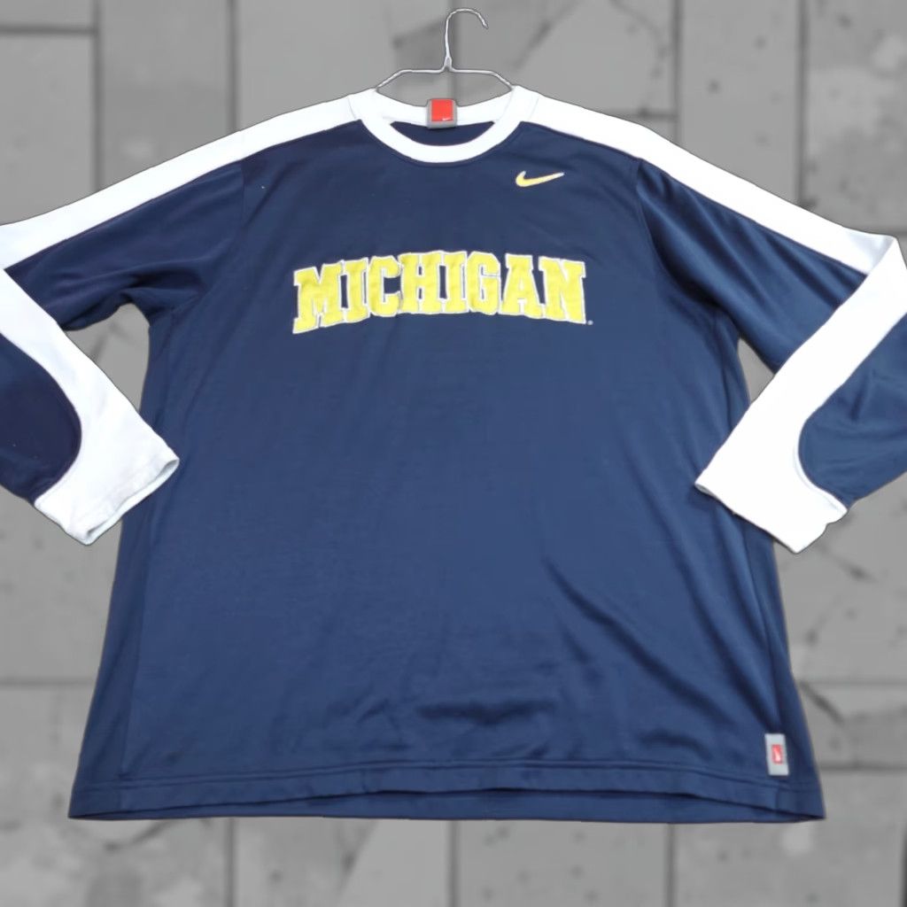 Nike VINTAGE Nike Michigan Wolverines Sweatshirt L Blue Embroidered Pullover Men Size US L / EU 52-54 / 3 - 1 Thumbnail