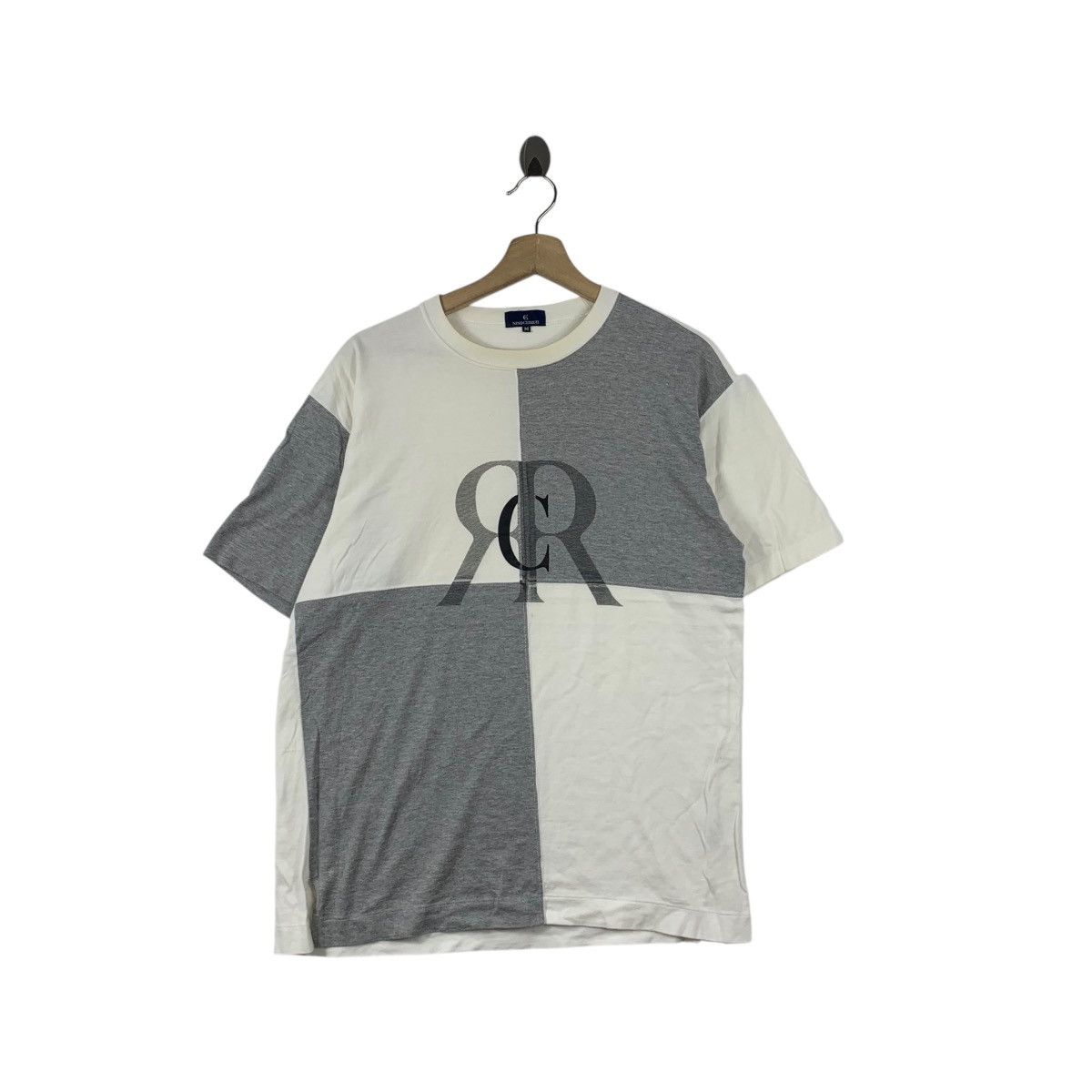 Vintage Vintage NINO CERRUTI ITALY Center Logo Patch Tee Shirt Size M / US 6-8 / IT 42-44 - 1 Thumbnail