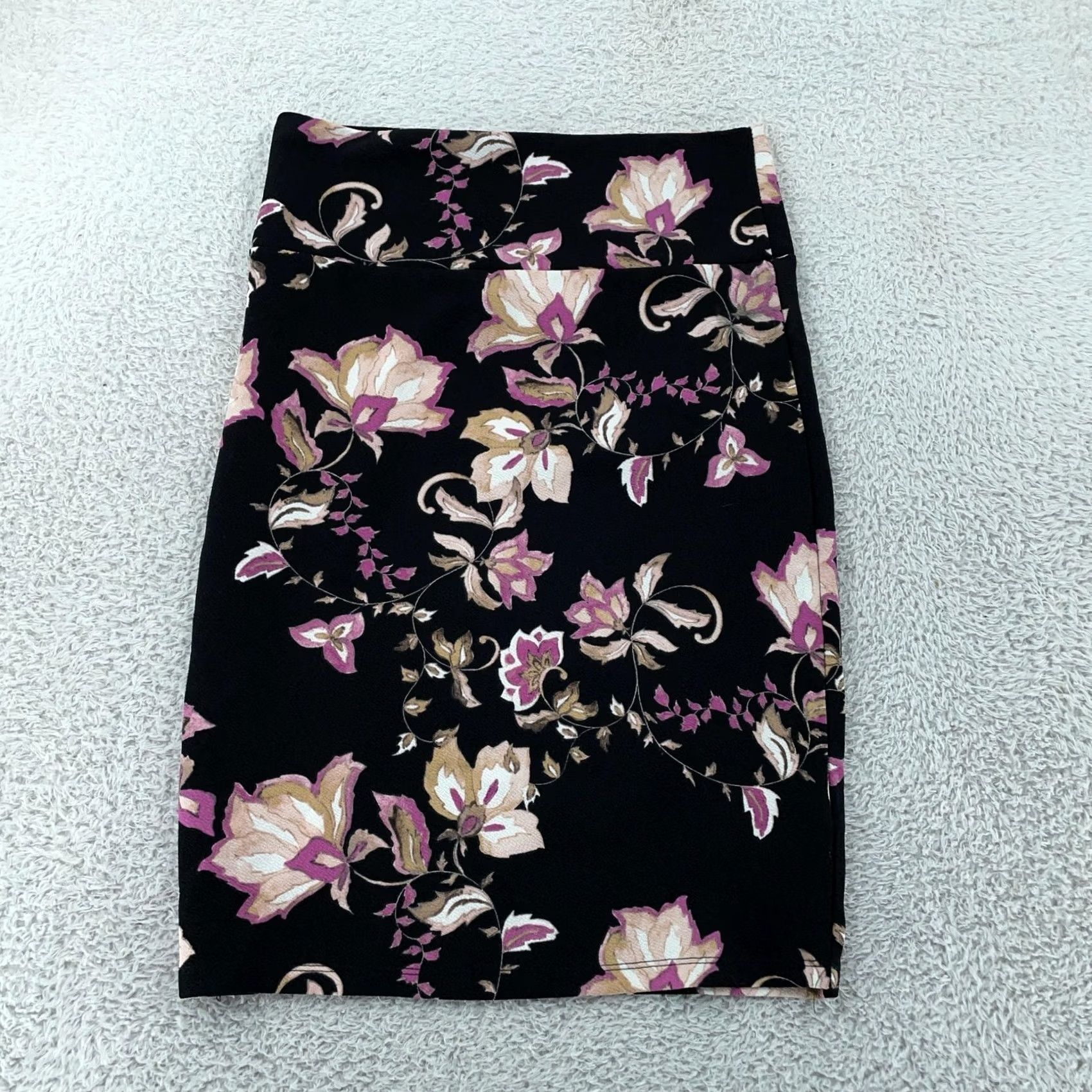 Vintage LuLaRoe Skirt Womens Small Black Pink Floral Pencil Stretch Bodycon Knit Size 28" / US 6 / IT 42 - 2 Thumbnail