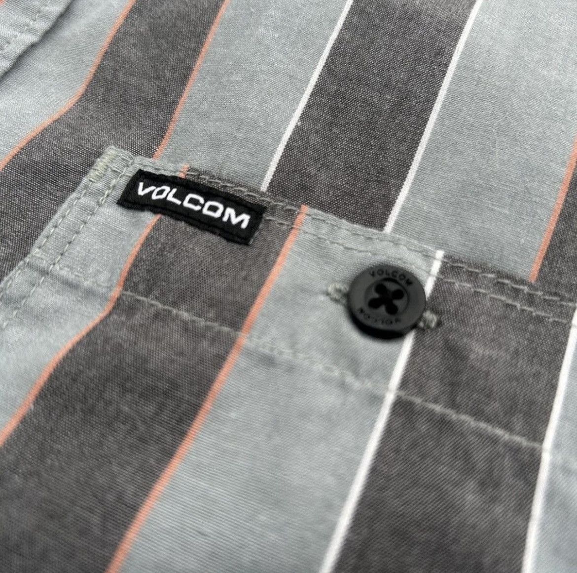 Volcom Volcom - (M) Modern Fit Short Sleeve Button Down Size US M / EU 48-50 / 2 - 3 Thumbnail