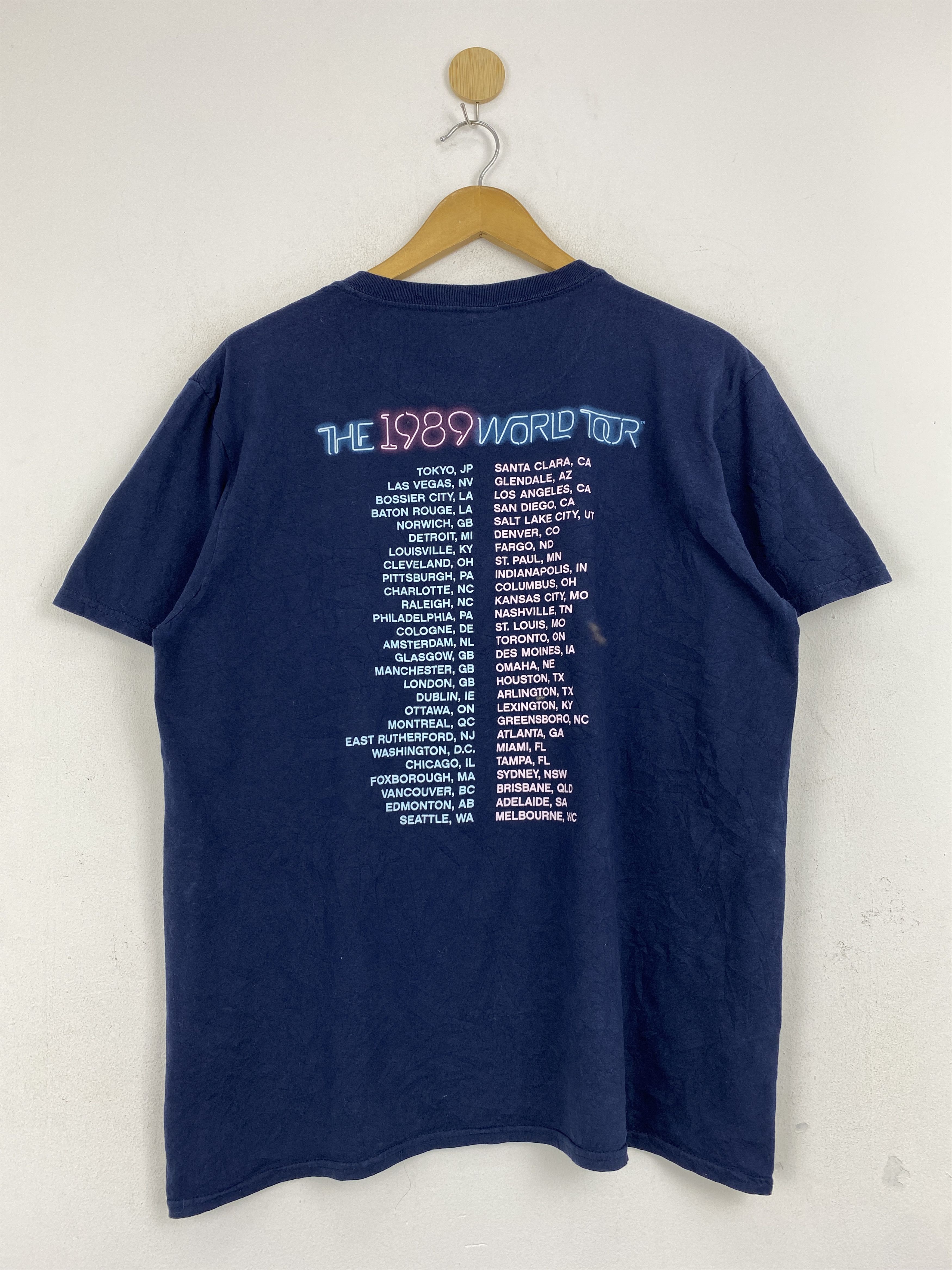 Band Tees × Vintage Vintage Taylor Swift The 1989 World Tour Tee TA0610 Size US L / EU 52-54 / 3 - 3 Thumbnail