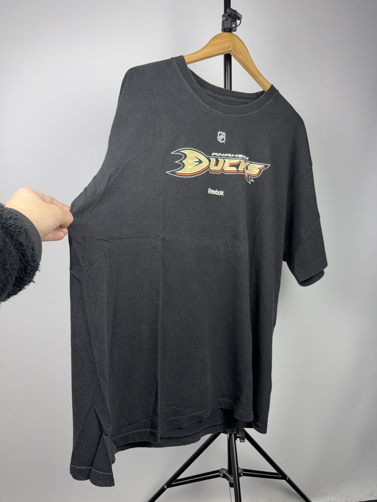 Reebok 00s Reebok Anaheim Ducks NHL Black Tee Vintage Hockey Shirt Size US XXL / EU 58 / 5 - 4 Thumbnail