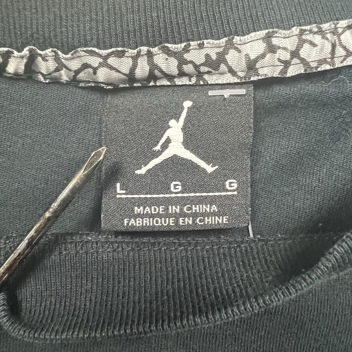 Jordan Brand RARE! Nike Air Jordan Retro 3 Elephant Print Cement T-shirt Size US L / EU 52-54 / 3 - 3 Thumbnail