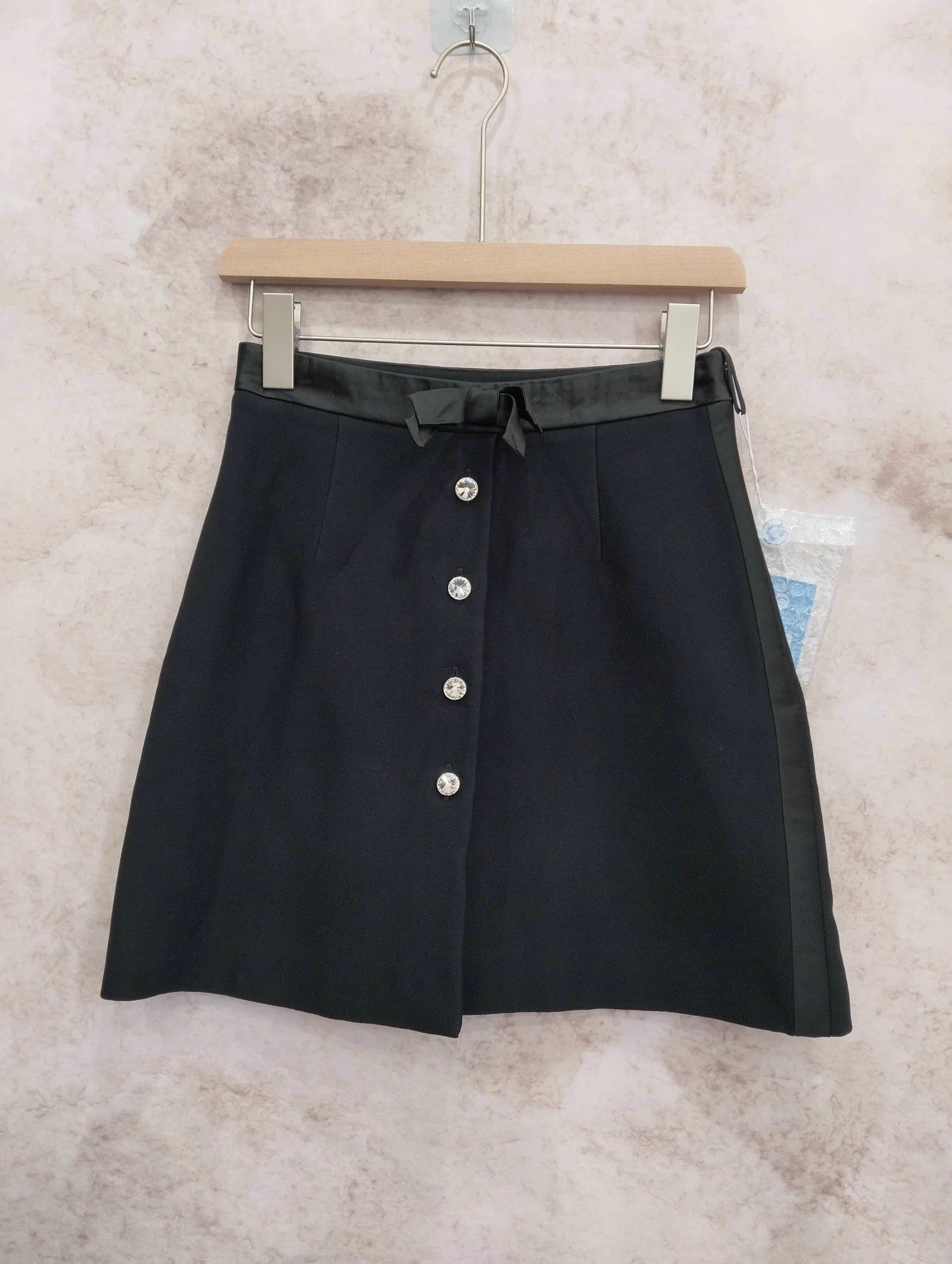 Miu Miu MIU MIU Black Bow Crystal Buckle Skirt 38 Size 26" / US 2 / IT 38 - 1 Thumbnail