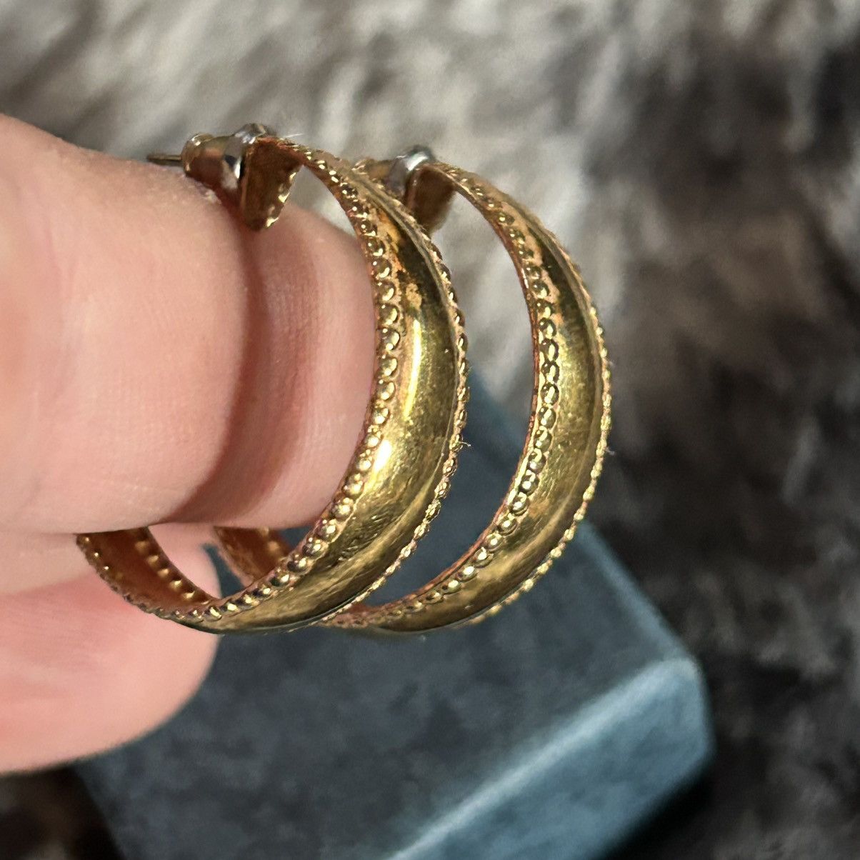 Vintage Vintage 80s gold plated mirror finish grommet hoop earrings Size ONE SIZE - 5 Thumbnail