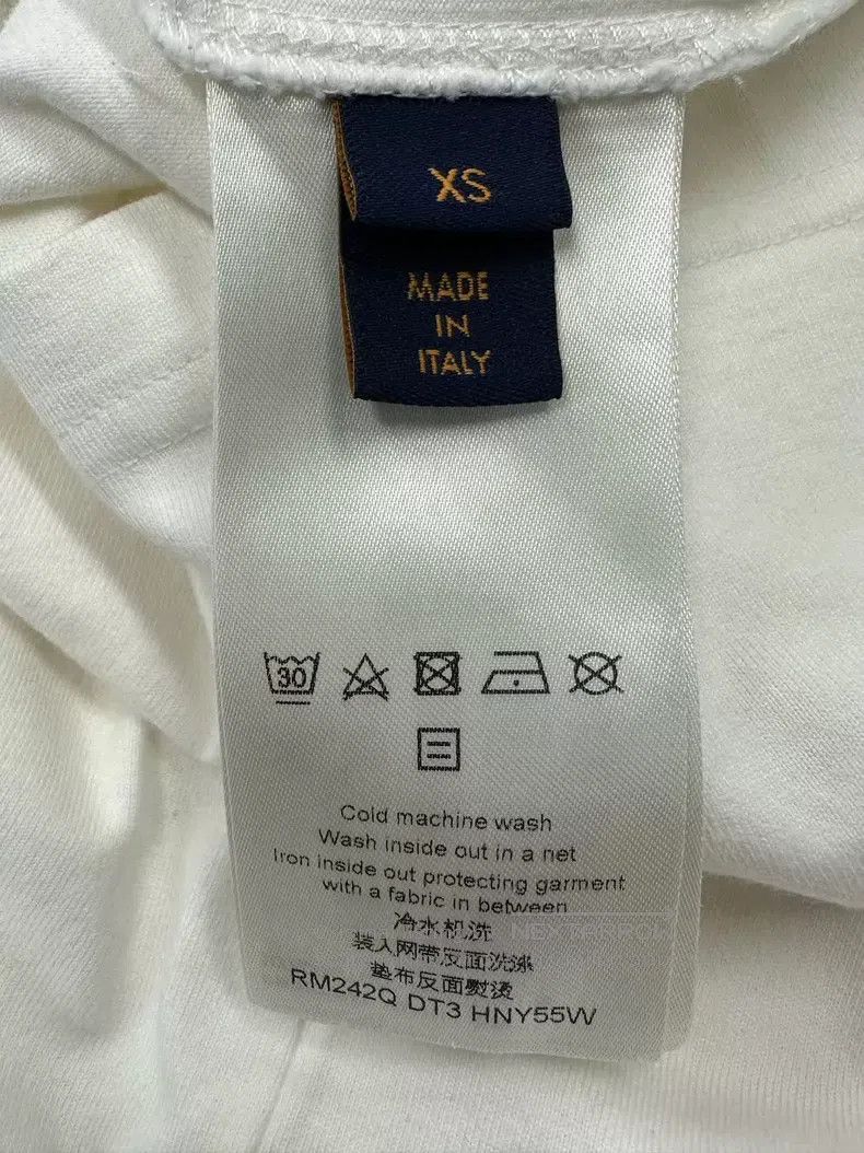 Louis Vuitton Louis Vuitton White embossed logo short sleeve Size US XS / EU 42 / 0 - 4 Thumbnail