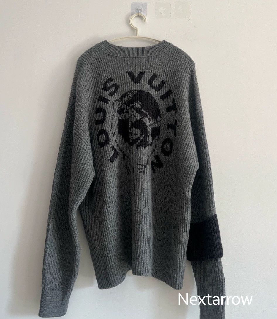 Louis Vuitton Louis Vuitton Grey large logo sweater 2412-Nextarrow Size US M / EU 48-50 / 2 - 1 Thumbnail