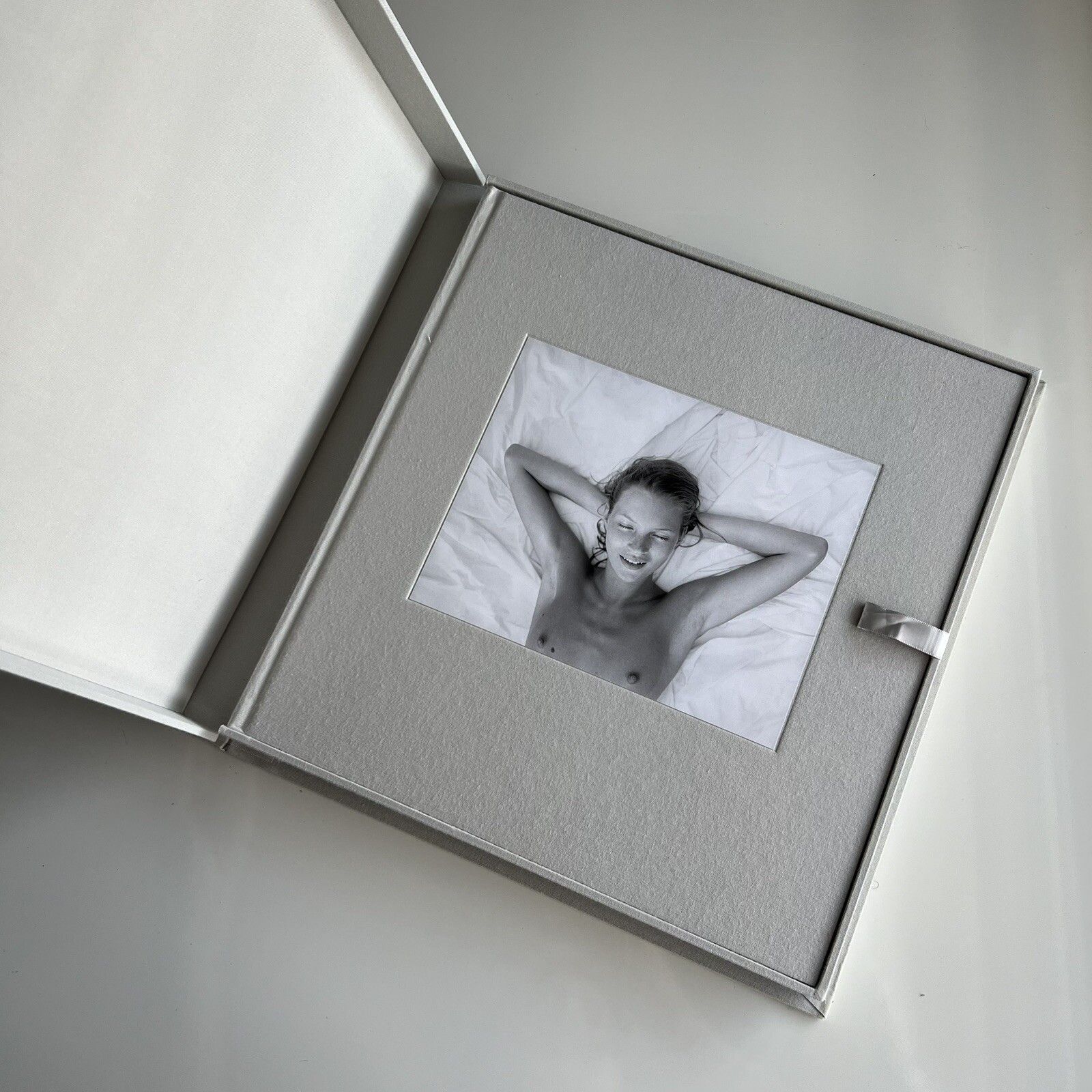 Supreme Kate Moss by Mario Sorrenti Rare Book Signed Copy Ed. Of 100 Size ONE SIZE - 8 Thumbnail