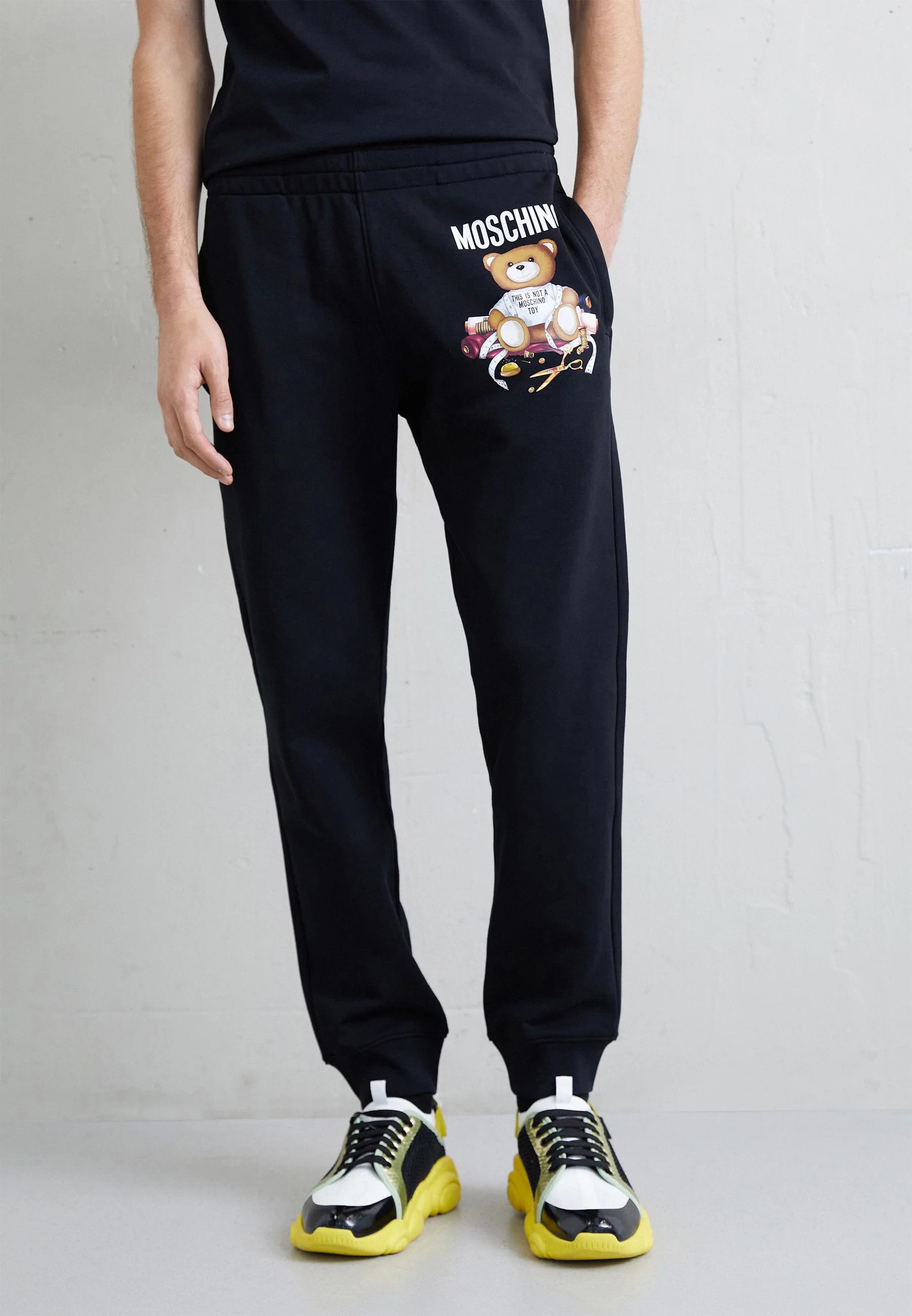 Moschino o1y0225 Logo Jogger & Sweatpant in Black Size US 32 / EU 48 - 5 Thumbnail