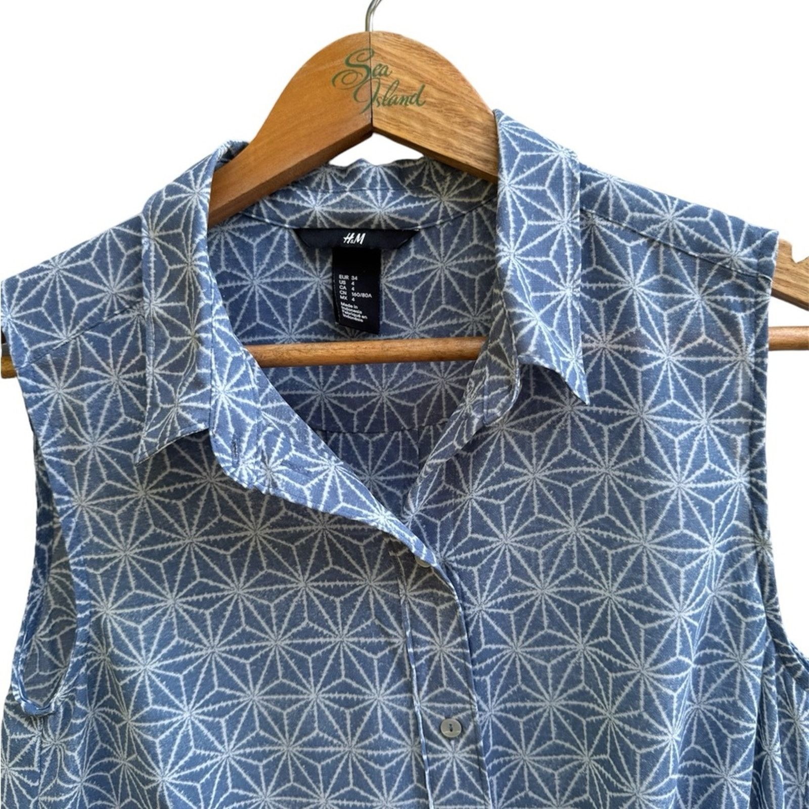 H&M H&M Blue Geometric Pattern Button Down Blouse Size XS Size XS / US 0-2 / IT 36-38 - 3 Thumbnail