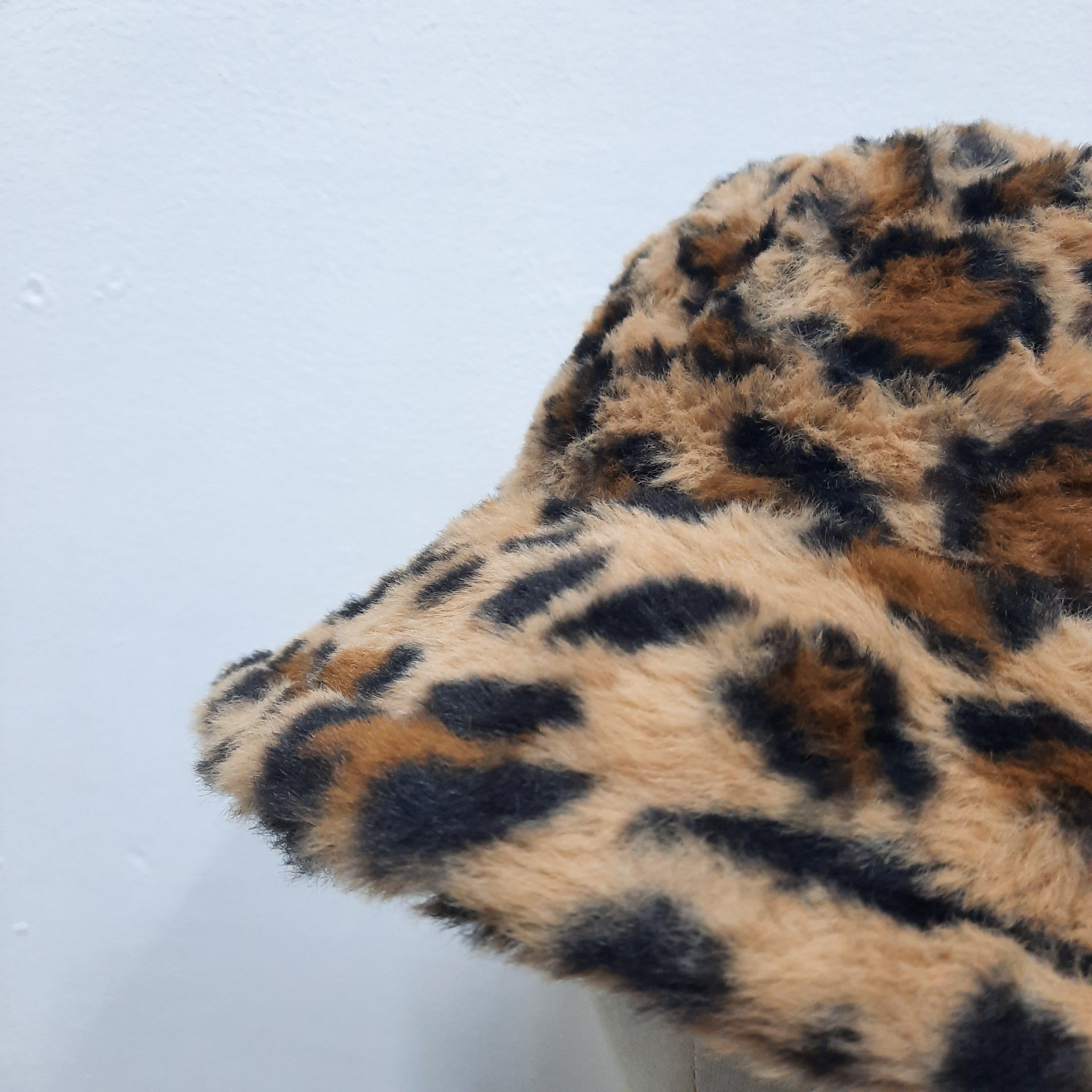 Japanese Brand 💥 Vintage leopard design fur bucket hat Size ONE SIZE - 3 Thumbnail