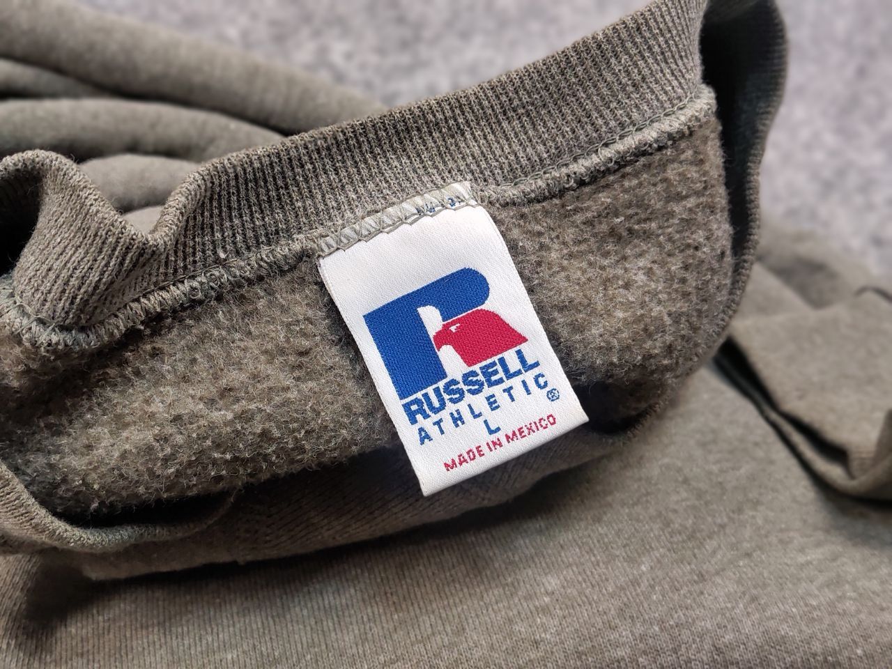 Russell Athletic Vintage 90's Russell Athletic crewneck Blank Sweatshirt Size US L / EU 52-54 / 3 - 14 Thumbnail