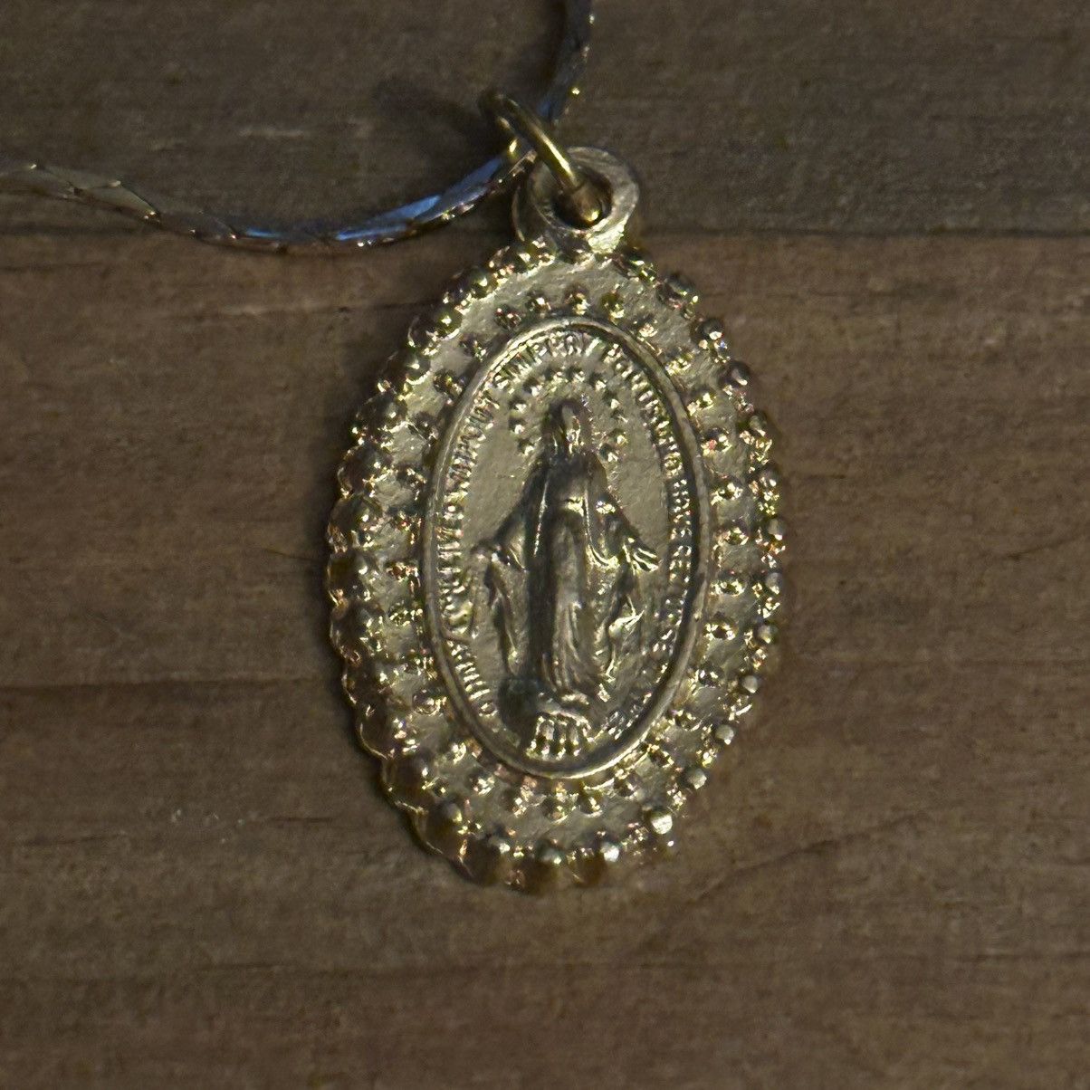 Vintage Vintage gold tone Virgin Mary pendant necklace Size ONE SIZE - 3 Thumbnail