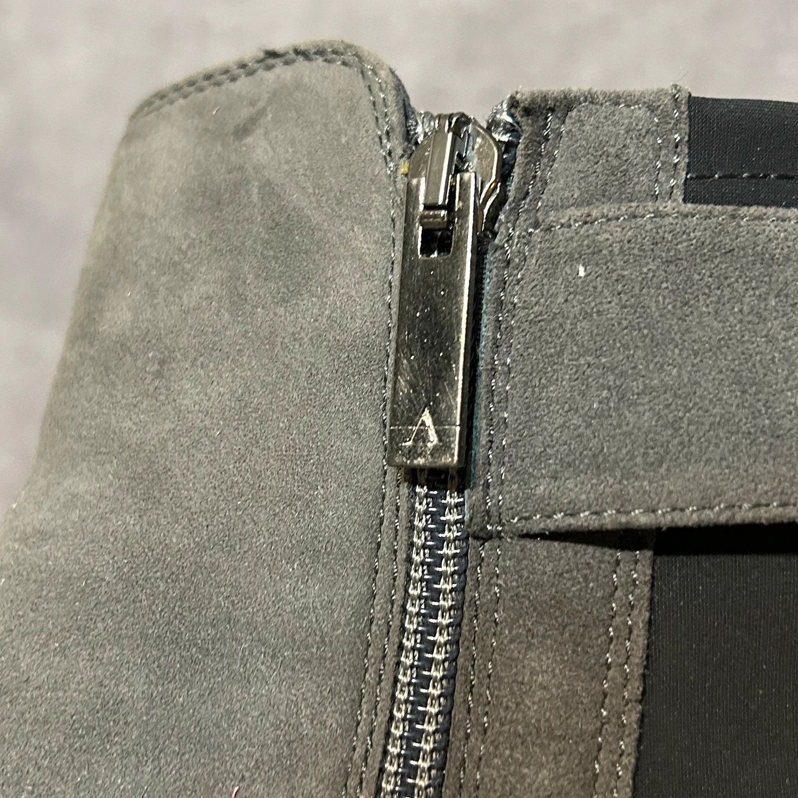 Aquatalia × Designer Aquantalia grey boots heels with zipper on side Size US 10.5 / IT 40.5 - 8 Thumbnail