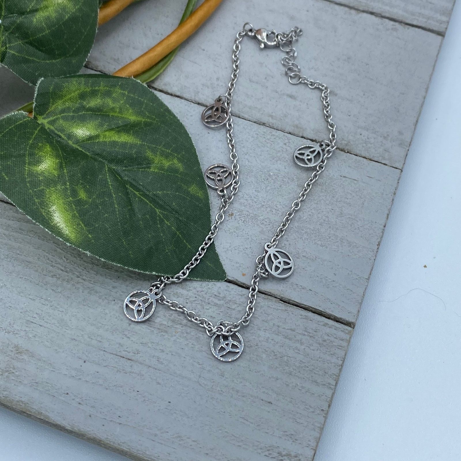 The Unbranded Brand Stainless Steel Anklet With Celtic Triquetras Size ONE SIZE - 2 Thumbnail