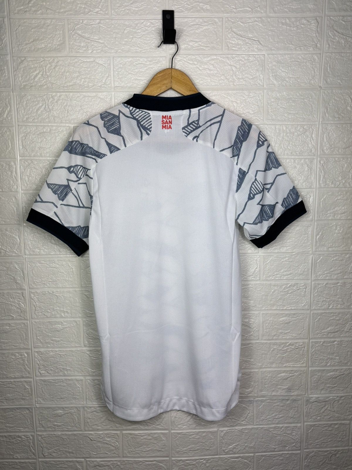 Adidas Bayern Munich 2021-2022 Away Player Issue Soccer Jersey Size US M / EU 48-50 / 2 - 15 Thumbnail