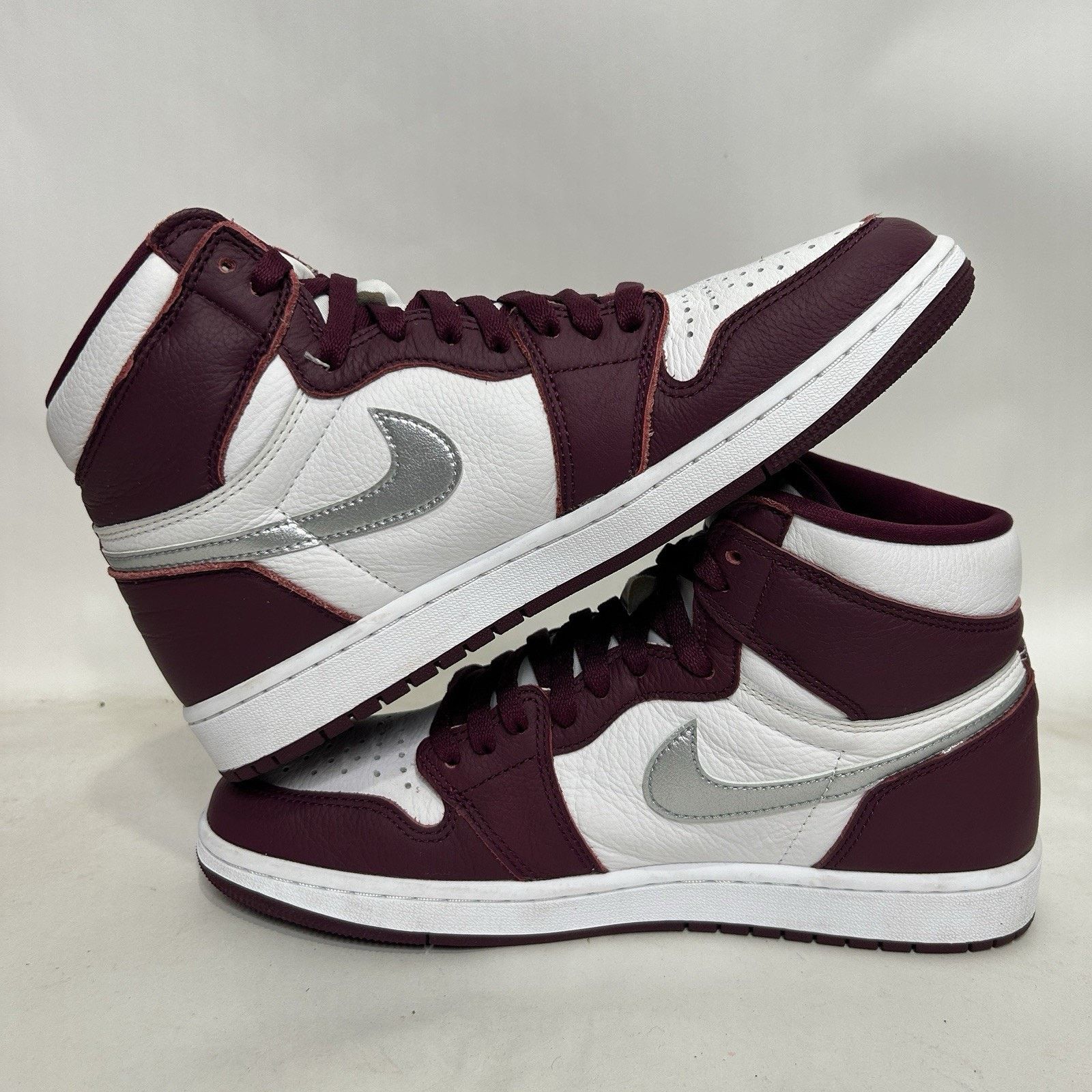 Nike Nike Air Jordan 1 Retro High OG “Bordeaux” Size US 9.5 / EU 42-43 - 3 Thumbnail