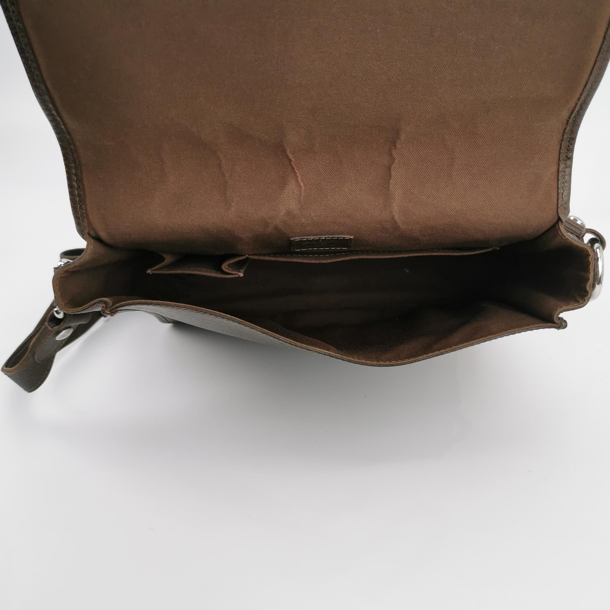 Louis Vuitton Louis Vuitton (LV) Cowhide Solid Color Flap Crossbody Bag - Size ONE SIZE - 2 Thumbnail