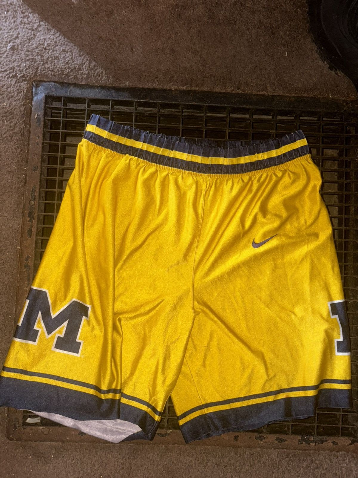 Nike Vintage nike basket ball shorts Size US 33 - 1 Thumbnail