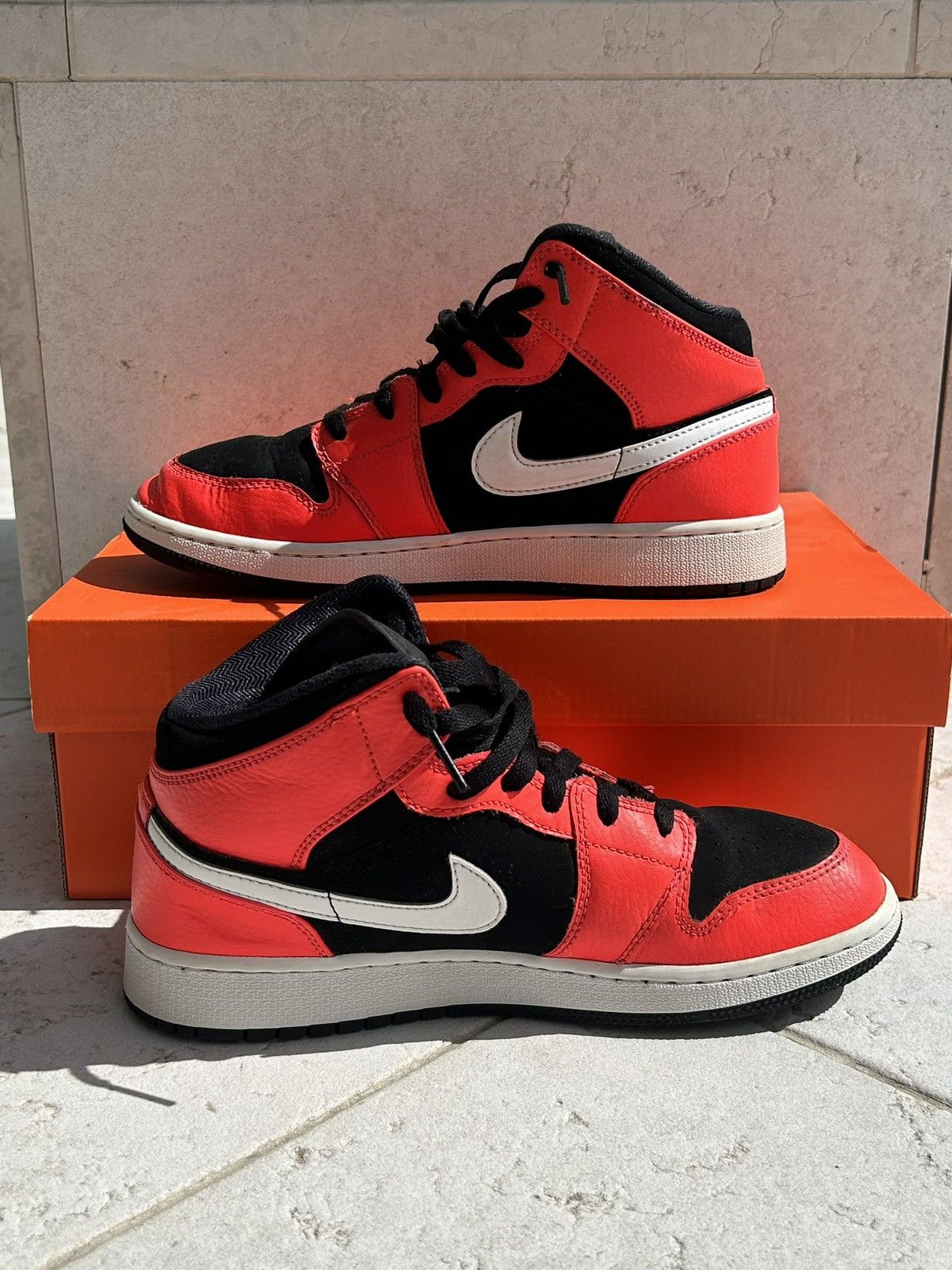 Jordan Brand × Nike Jordan 1 Mid Infrared 23 Size US 6.5 / EU 39-40 - 2 Thumbnail