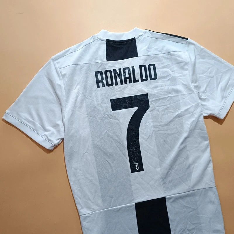 Adidas Juventus Ronaldo CR7 Jersey 2018-2019 Home Shirt Adidas L Size US L / EU 52-54 / 3 - 3 Thumbnail