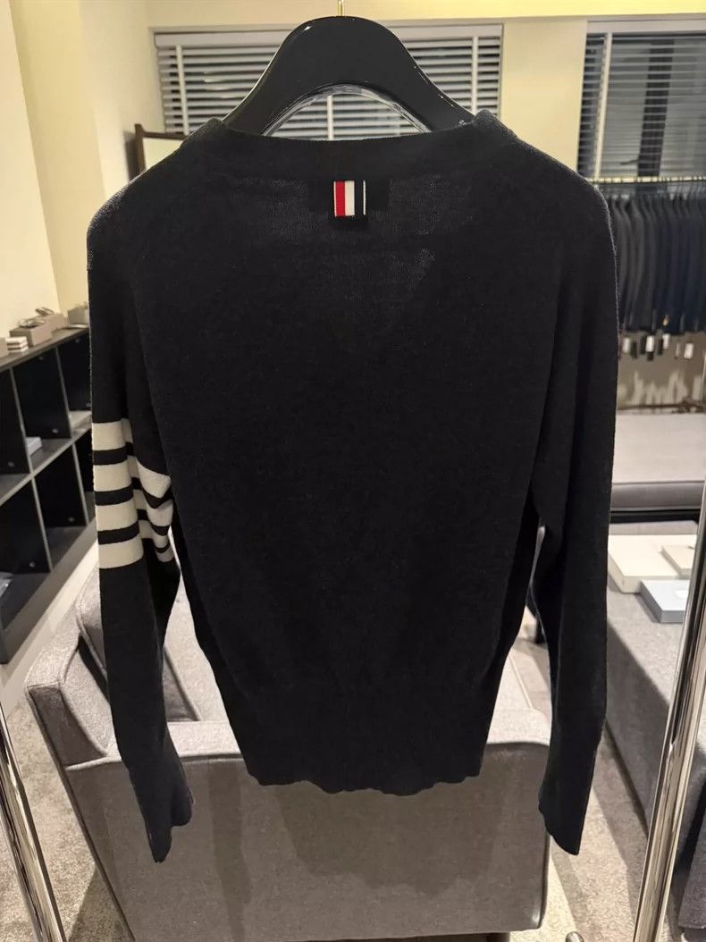 Thom Browne Thom browne Classic four-bar cashmere cardigan jacket 2504- Size US L / EU 52-54 / 3 - 2 Thumbnail