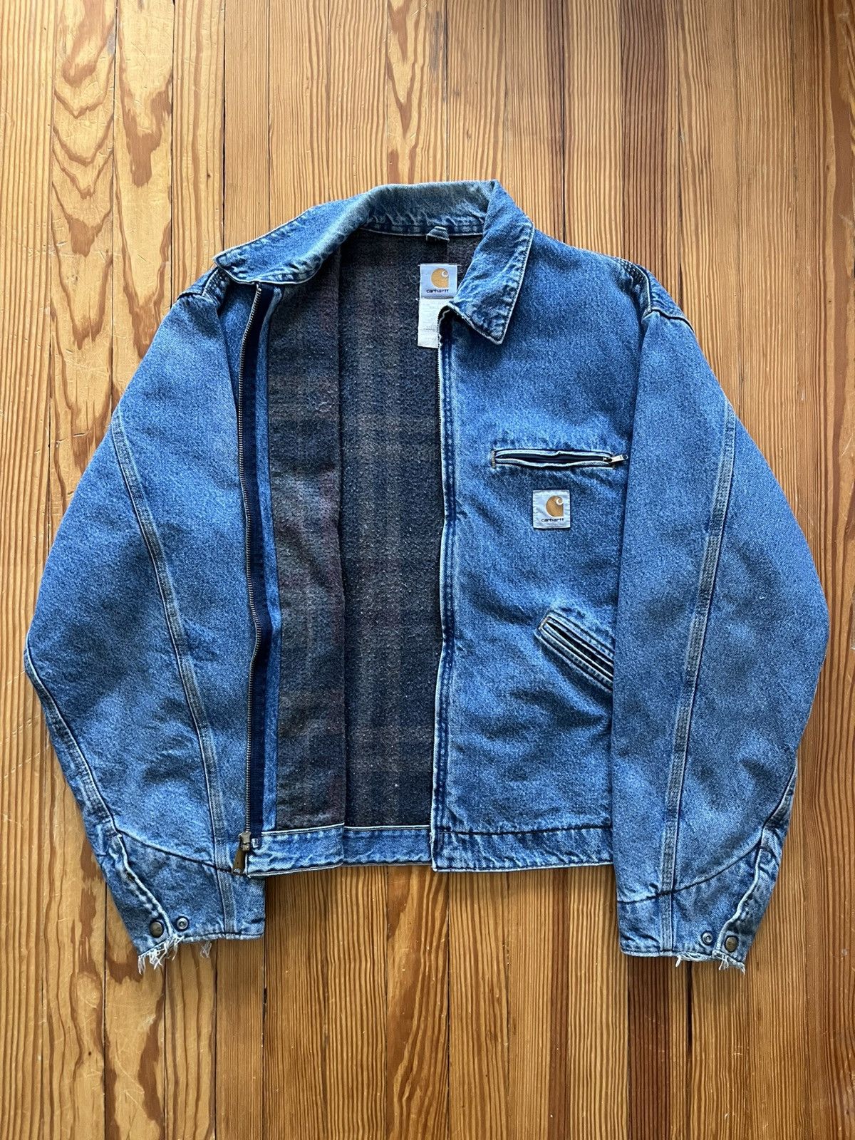 Carhartt Vintage Carhartt Detroit Jacket Light Wash Denim J110 DST Size US XL / EU 56 / 4 - 2 Thumbnail