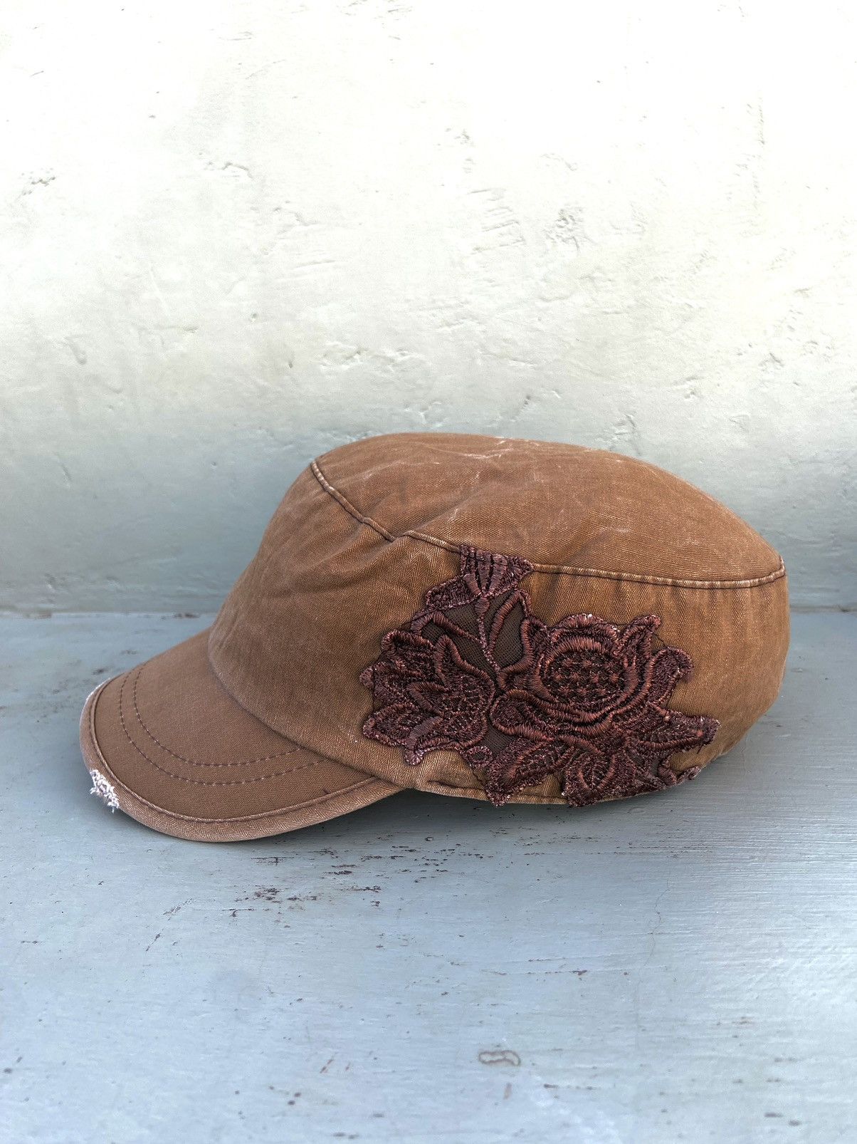 Le Grande Bleu (L.G.B.) 2000s floral embroidery patrol hat Size ONE SIZE - 1 Thumbnail