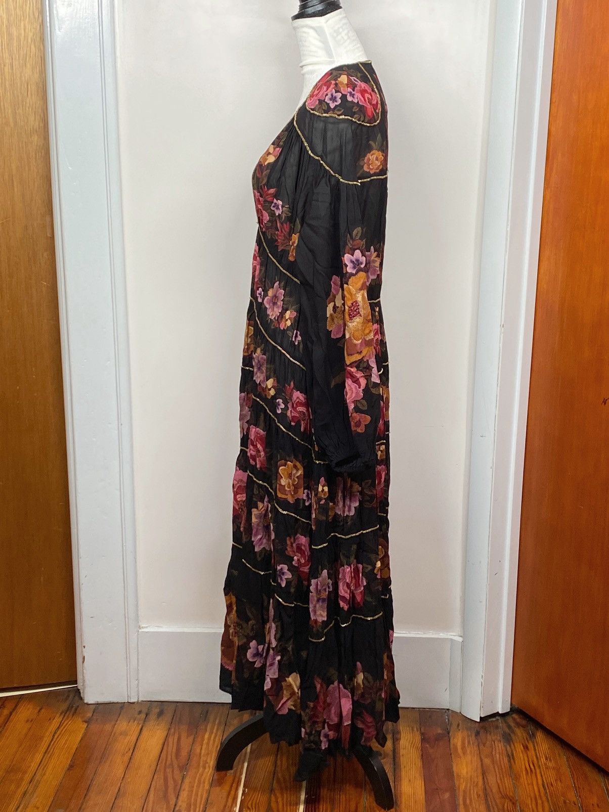 Farm Rio Farm Rio Chenille Flowers Floral V-Neck Maxi Dress size S Size S / US 4 / IT 40 - 10 Thumbnail