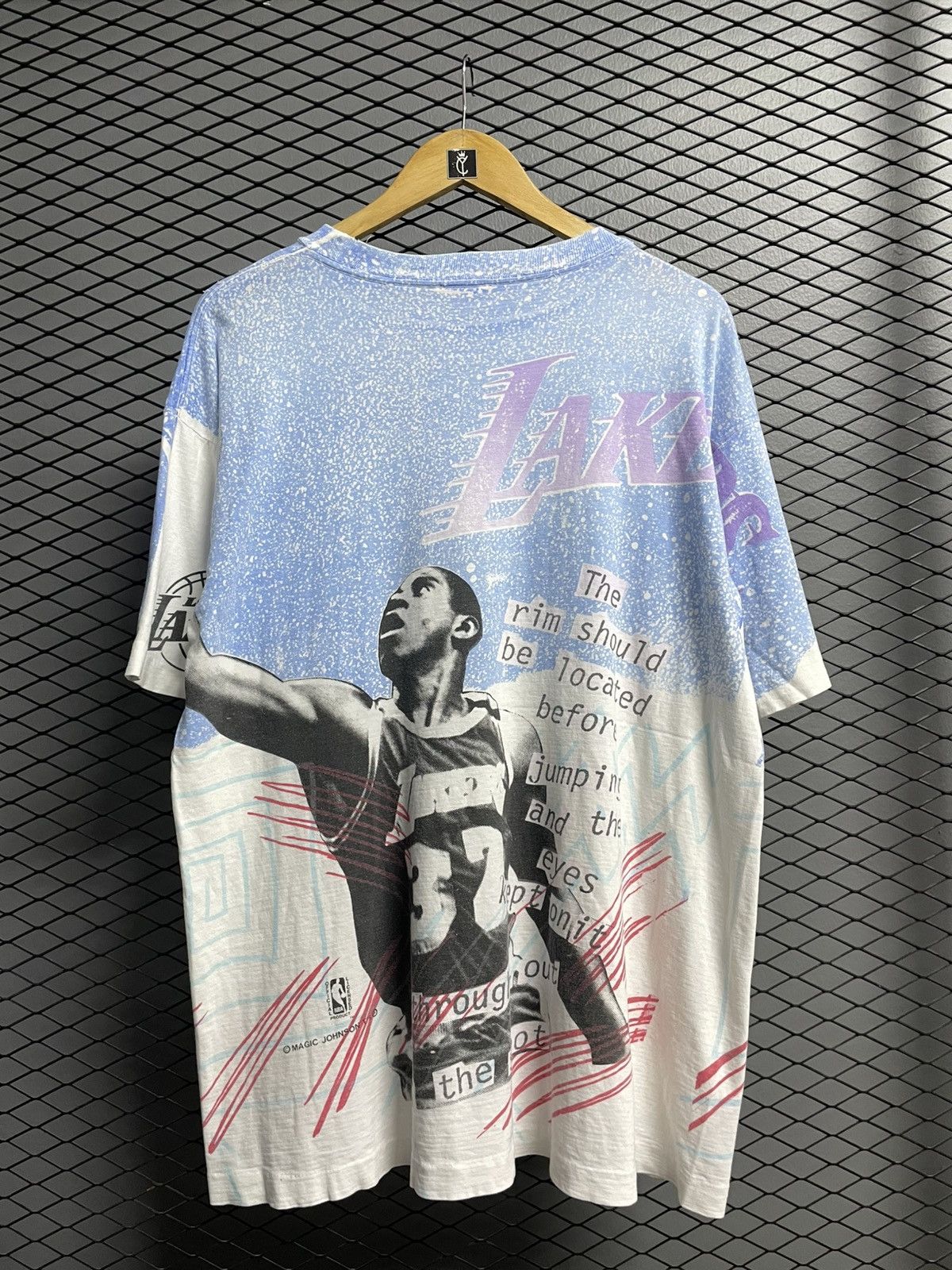 NBA Vintage 90s Magic Johnson Los Angeles Lakers T-shirt. Size US XL / EU 56 / 4 - 2 Thumbnail