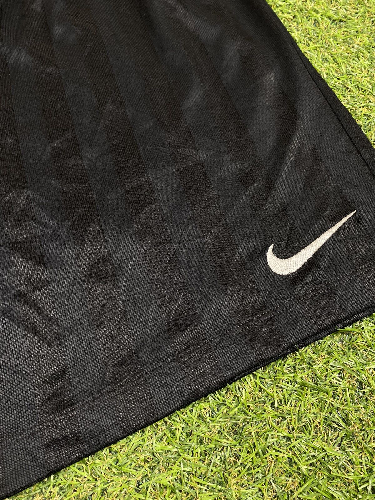Nike Vintage Nike shorts streetwear swoosh casual y2k size M Size US 32 / EU 48 - 2 Thumbnail