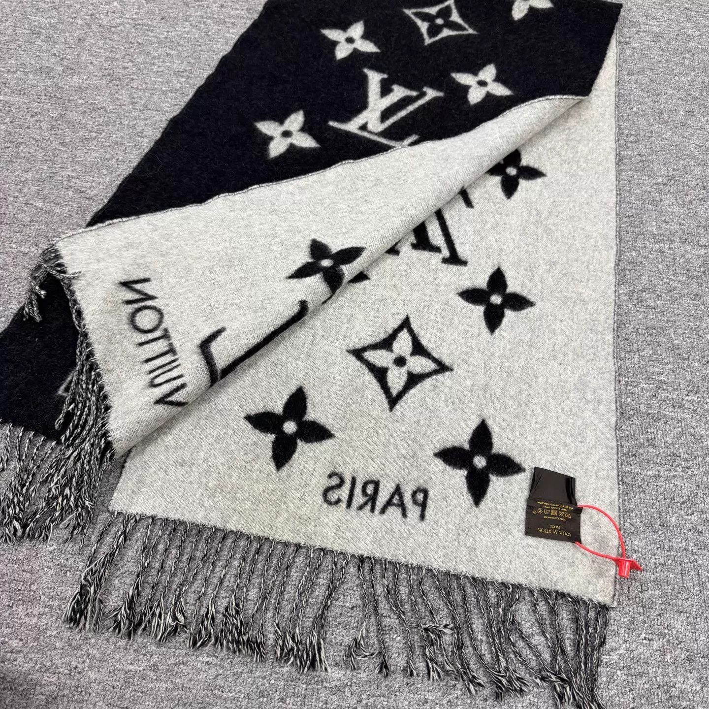 Louis Vuitton LV Monogram Jacquard Double-Sided Cashmere Scarf 99 Size ONE SIZE - 3 Thumbnail