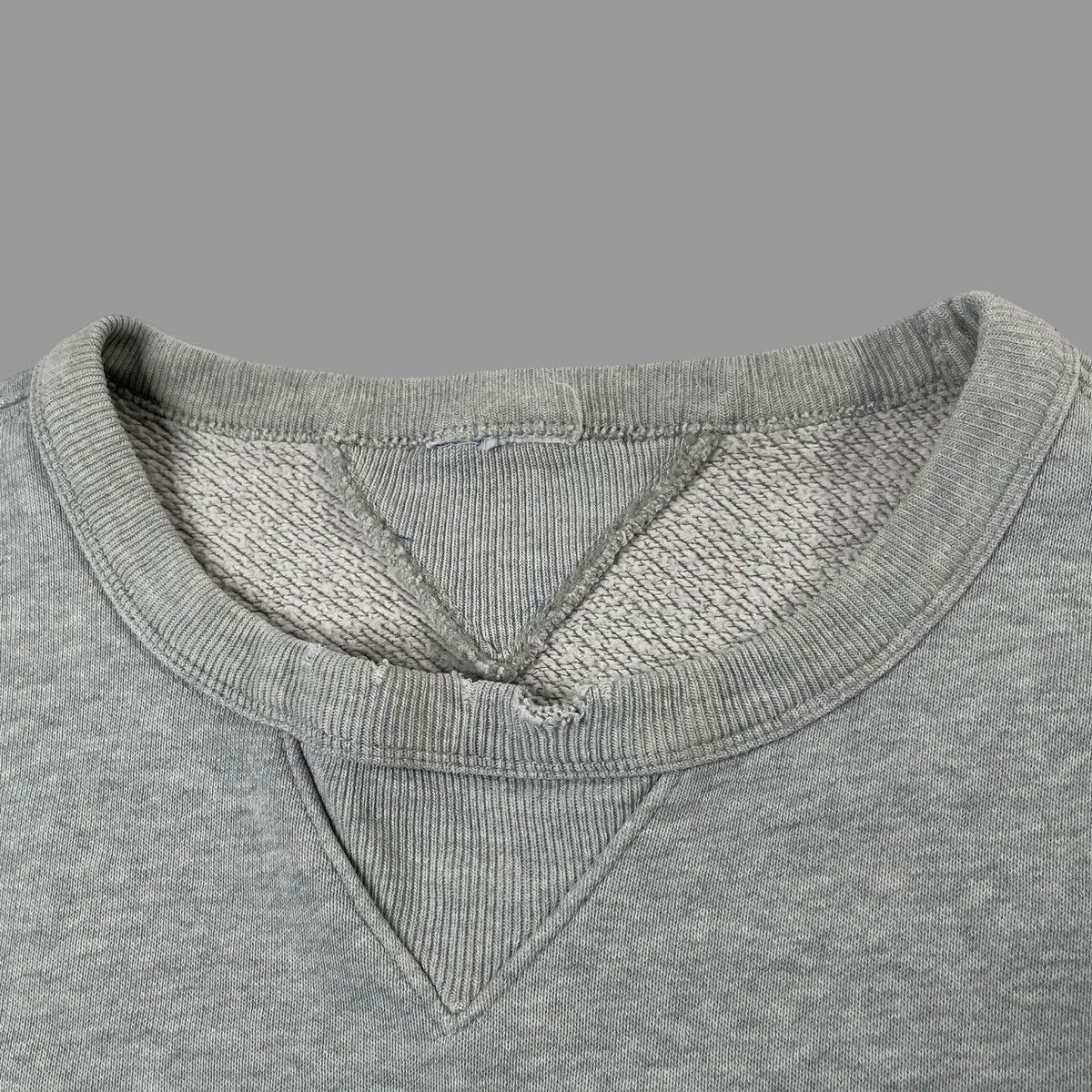 Champion × Vintage Vintage 90s champion v cut sweatshirt Size US M / EU 48-50 / 2 - 4 Thumbnail