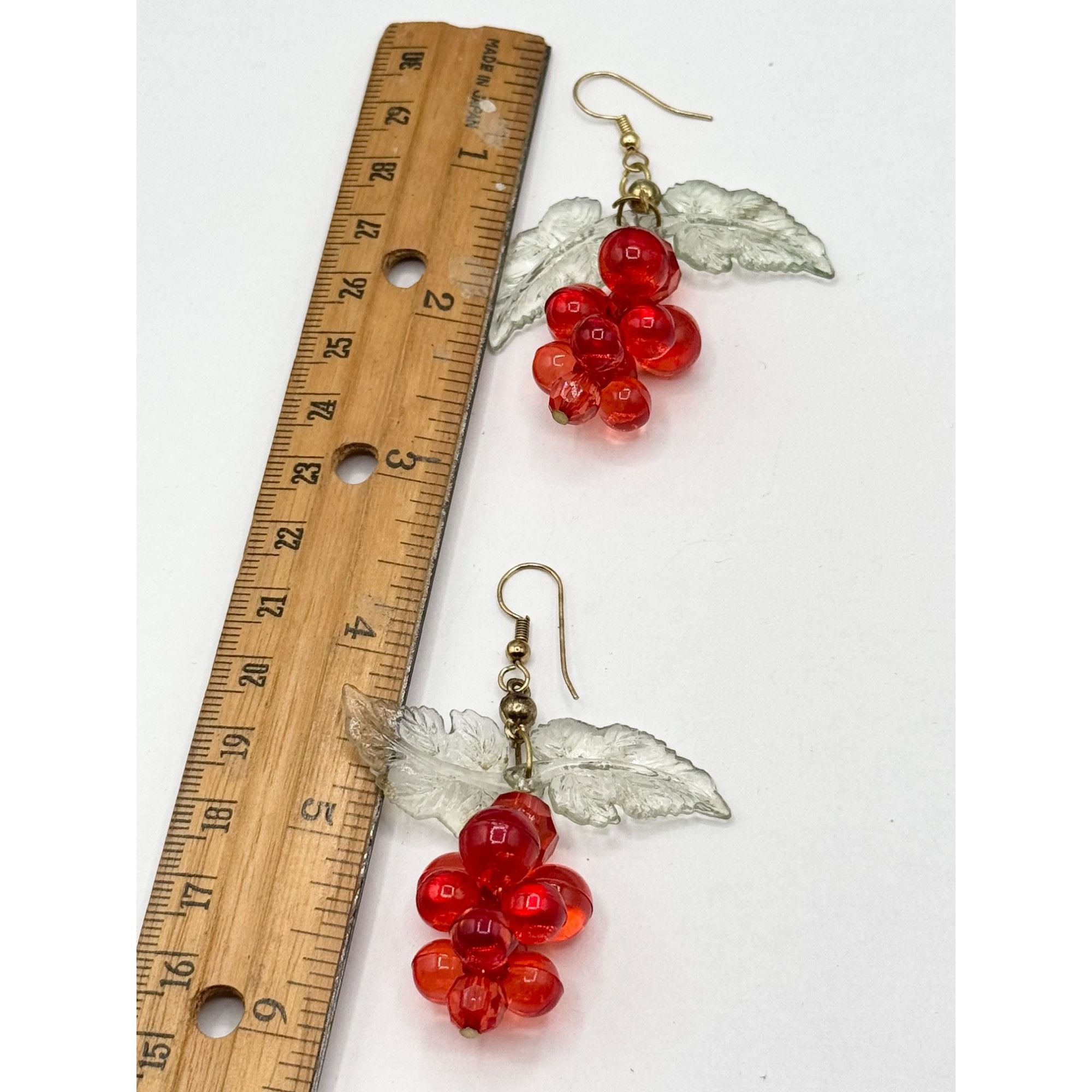 Vintage Vintage plastic acrylic hanging fruit grapes earrings Size ONE SIZE - 4 Thumbnail