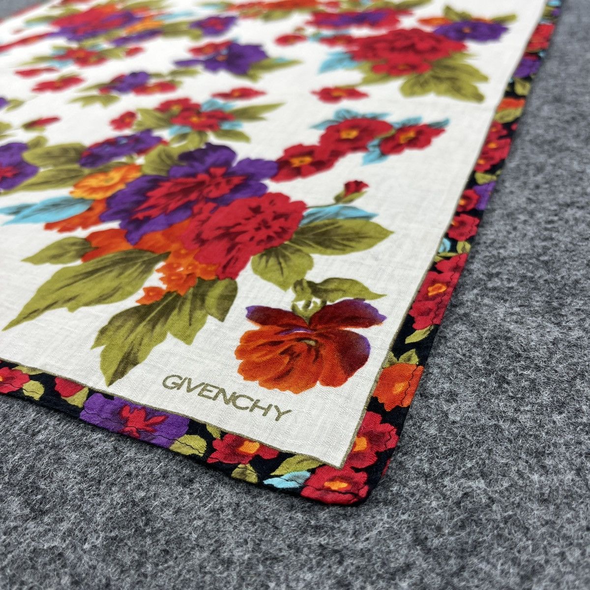Givenchy Givenchy Handkerchief / Bandana / Neckerchief B1792 Size ONE SIZE - 4 Thumbnail