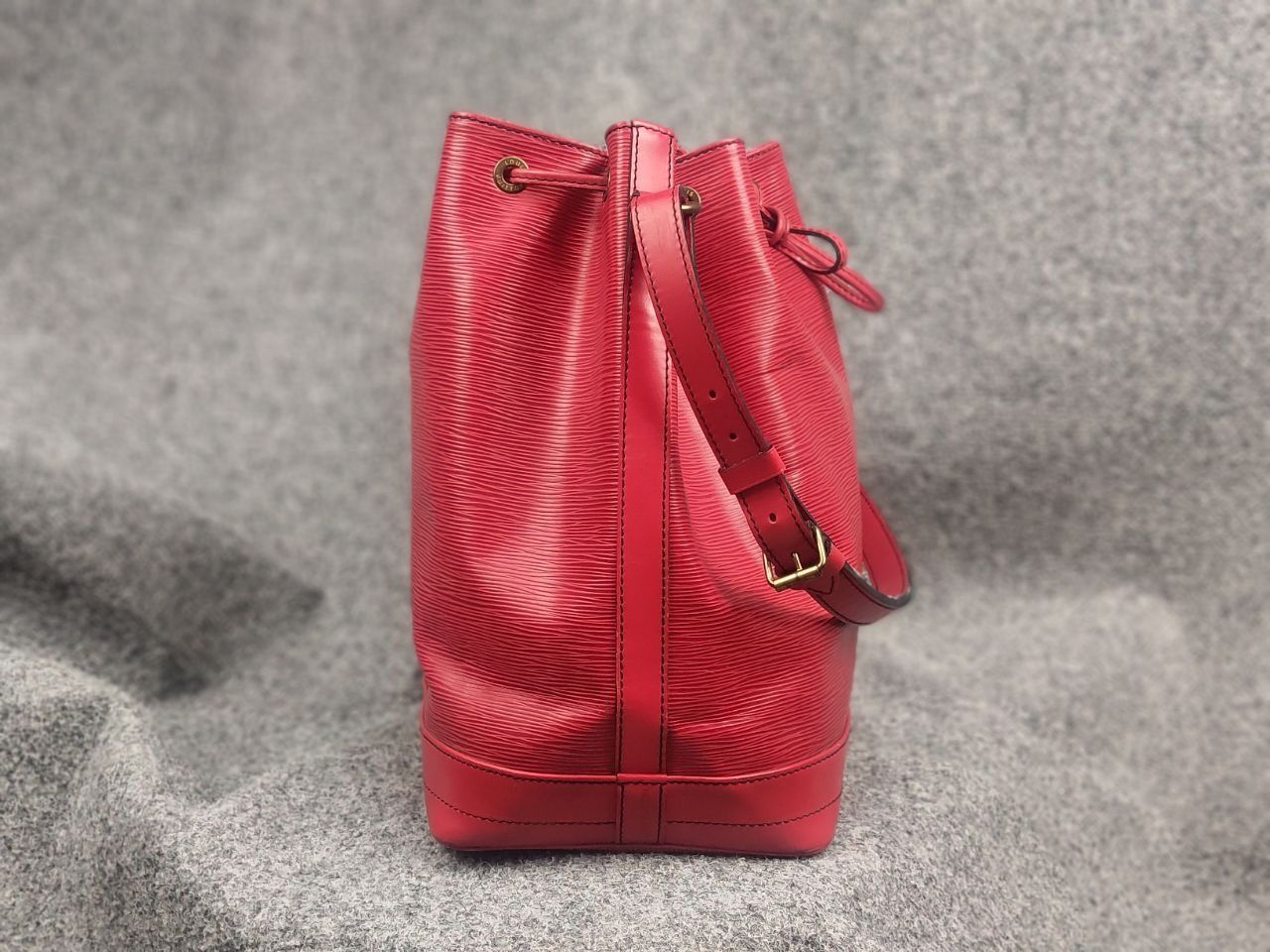 Louis Vuitton Louis Vuitton Noé Epi Vintage authentic Shoulder Red Bag Size ONE SIZE - 5 Thumbnail