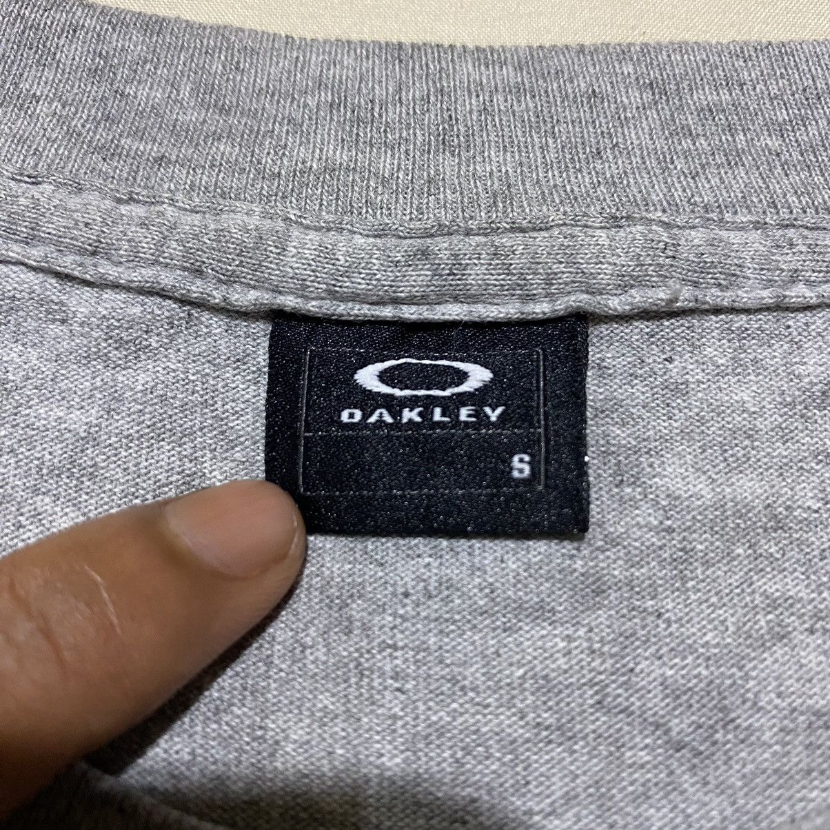 Oakley Vintage OAKLEY CENTER LOGO T-Shirts Size US S / EU 44-46 / 1 - 5 Thumbnail