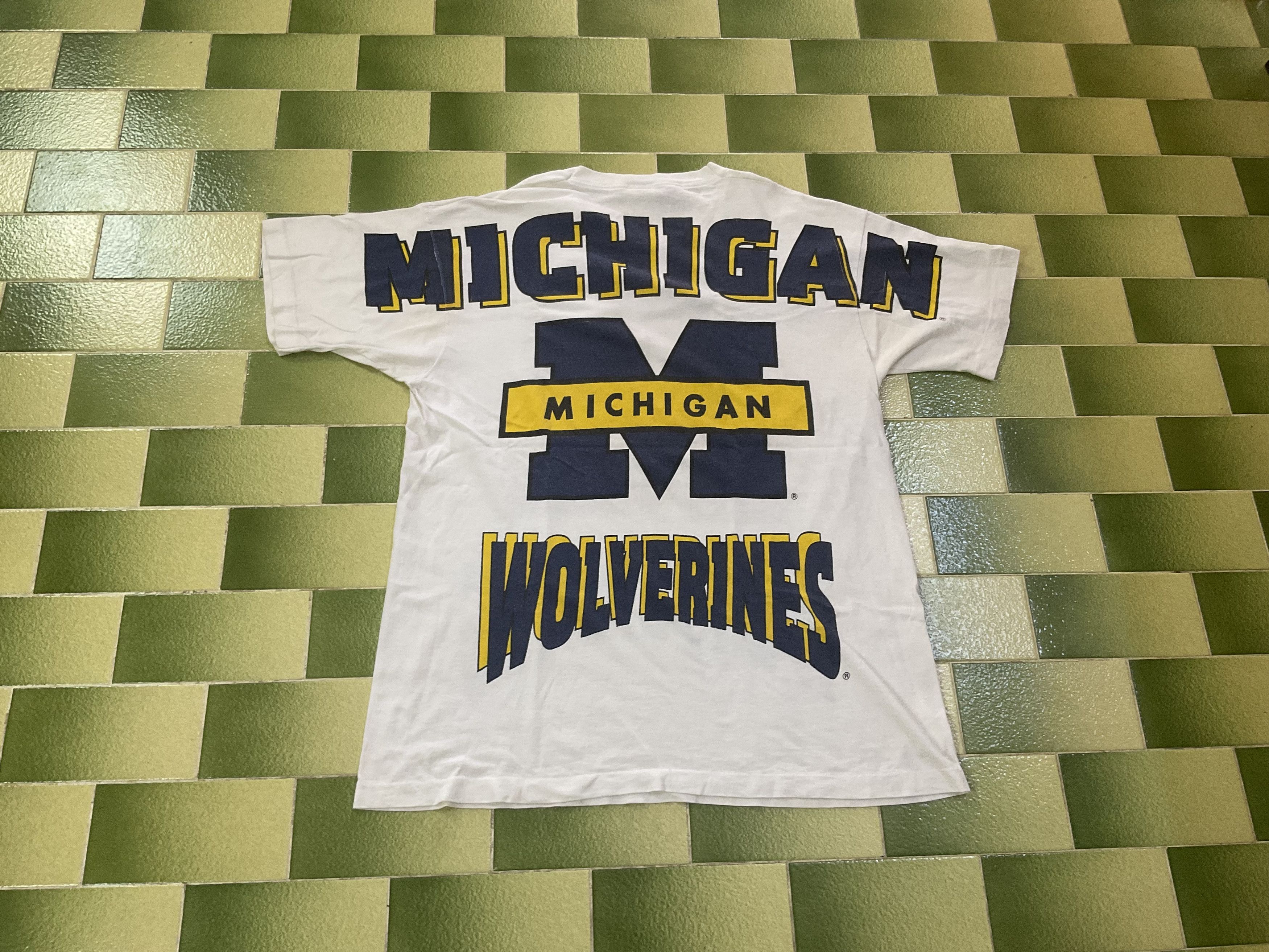 NCAA Vintage 90s Michigan Wolverines All Over Print T-Shirt Size US XL / EU 56 / 4 - 2 Thumbnail