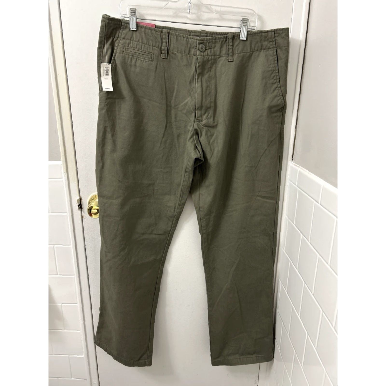 Old Navy Old Navy Pants Mens 36x32 Olive Green Chino Straight Leg Casual Workwear Pants Size US 36 / EU 52 - 2 Thumbnail