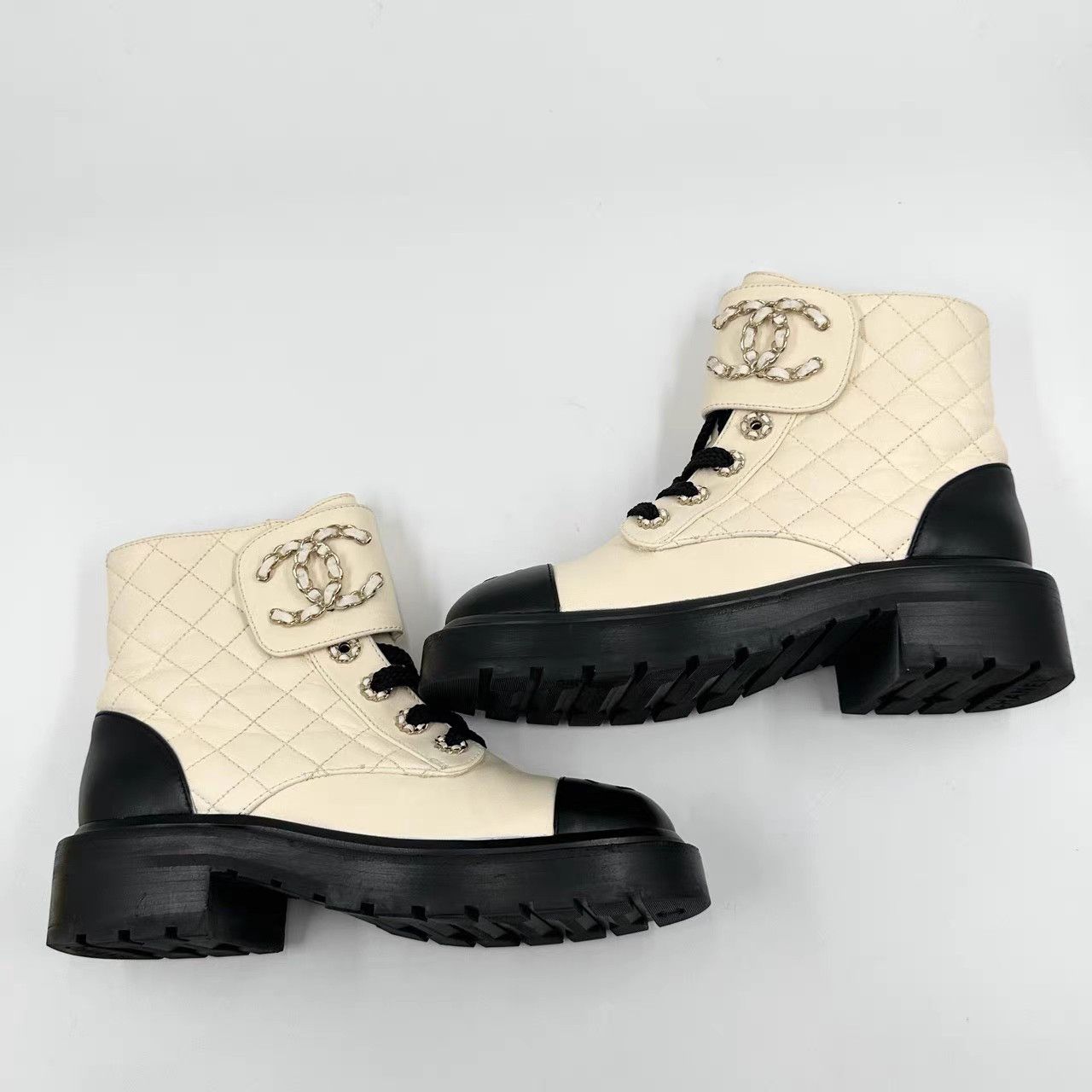 Chanel Chanel Quilted CC Logo Black & White Combat Boots K12 Size US 5 / IT 35 - 3 Thumbnail